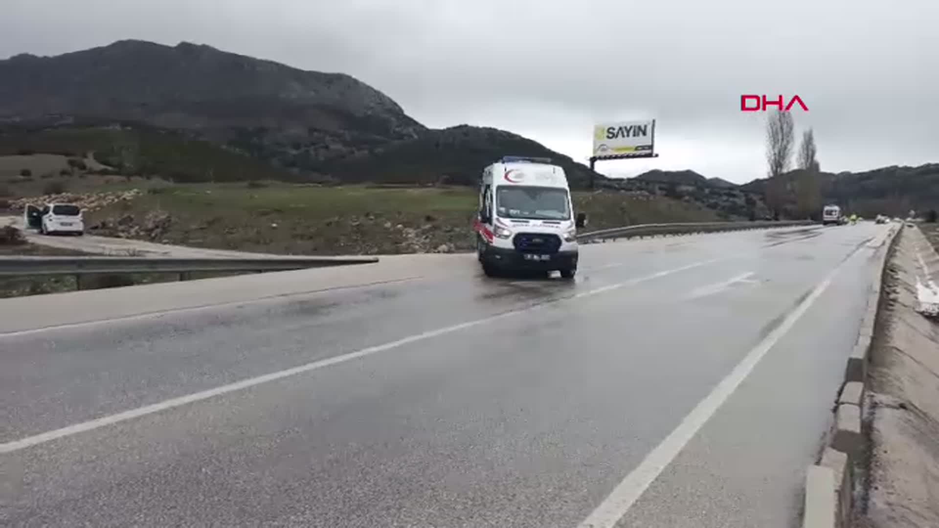 Burdur'da Takla Atan Otomobilde Üç Yaralı