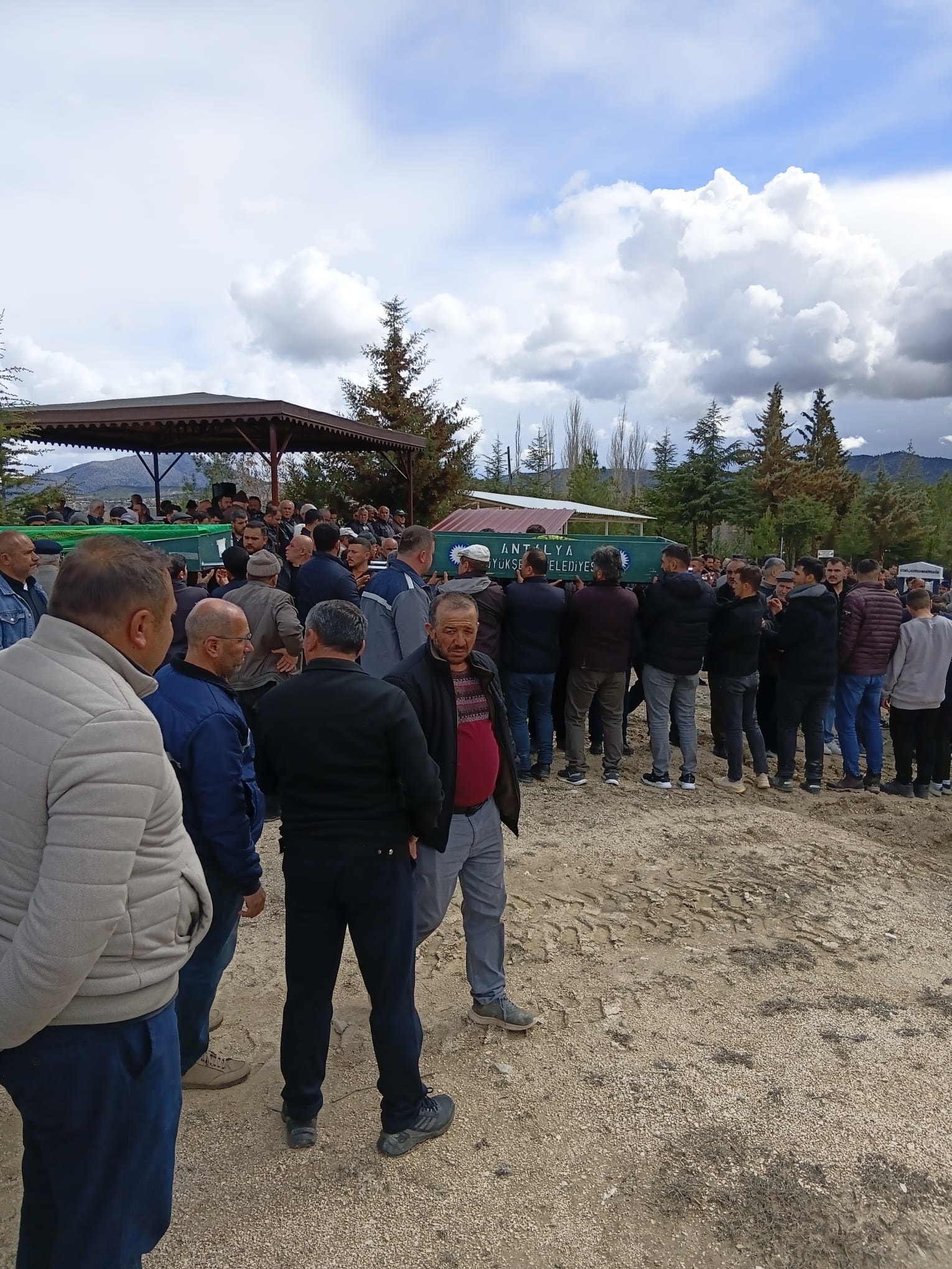 Antalya'da Trafik Faciası: İki Can Kaybı, İki Yaralı