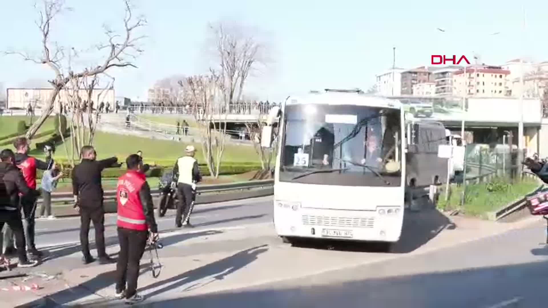 Beşiktaşlı Taraftarlar Derbi İçin Kadıköy’e Akın Etti