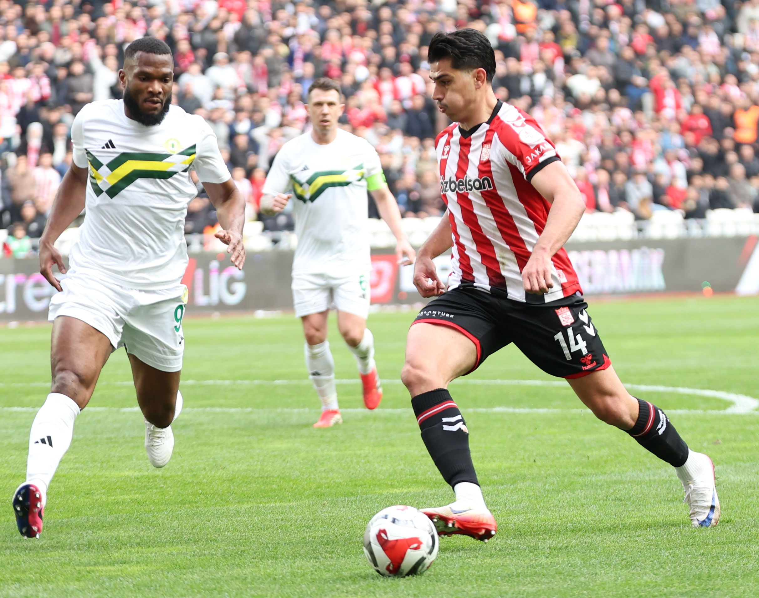 Esenler Erokspor, Sivasspor'u 3-1 Mağlup Etti