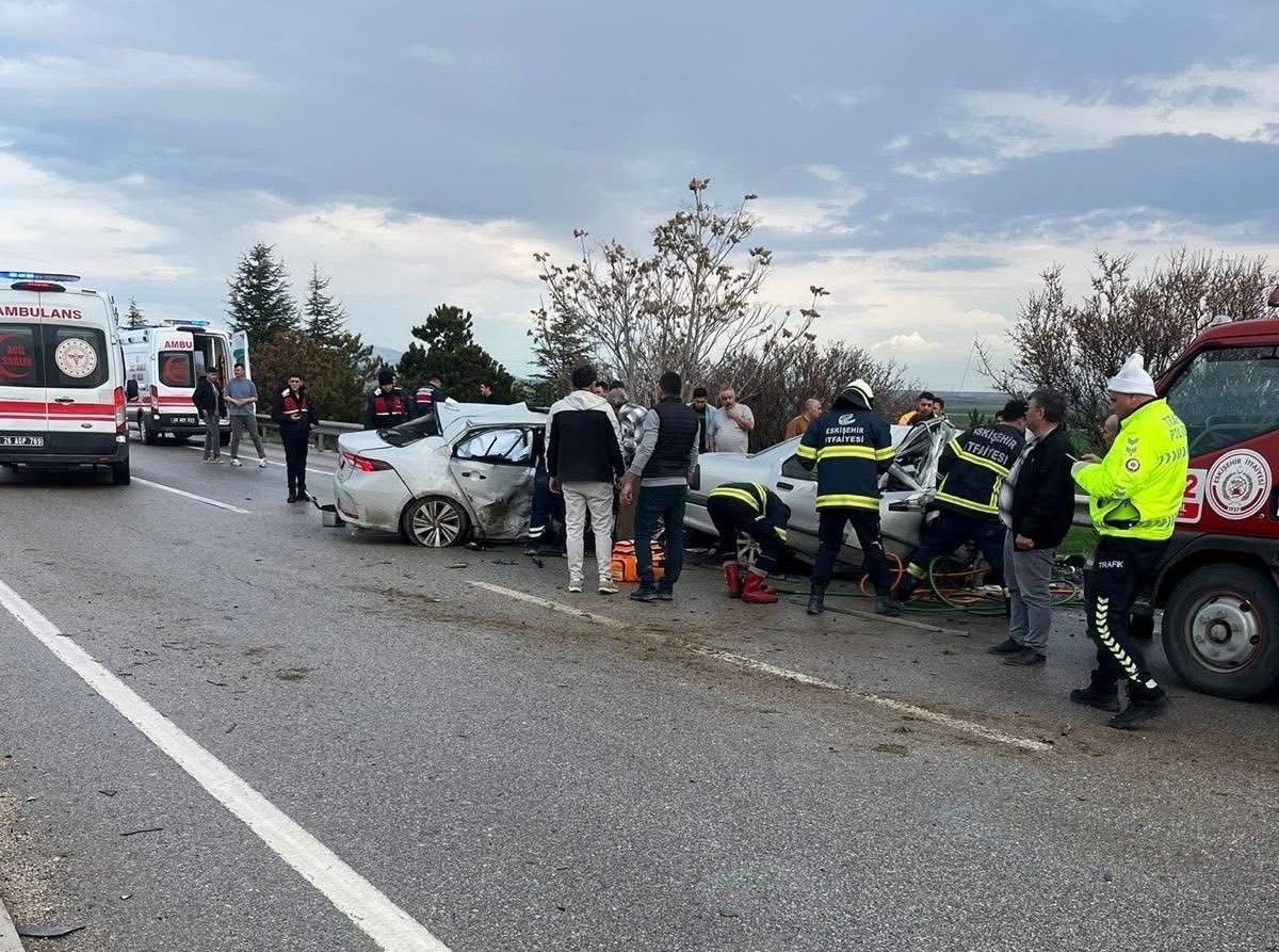 Eskişehir'deki Feci Kaza: 4 Kişi Hayatını Kaybetti, 2 Yaralı