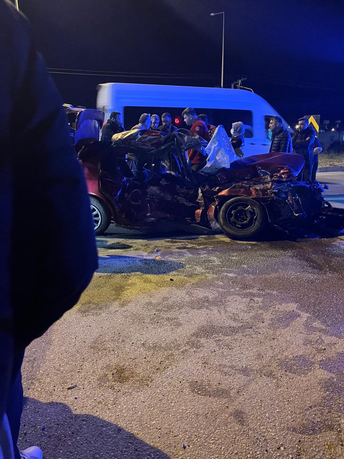 Mersin'de Trafik Kazası: Minibüs ve Otomobil Çarpıştı, 1 Kişi Hayatını Kaybetti