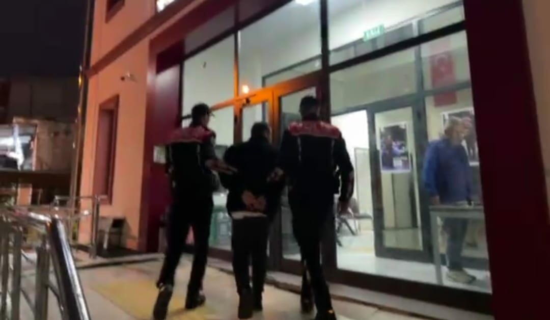 İzmir'de 10 Yıl Hapisle Aranan Firari Hükümlü Yakalandı