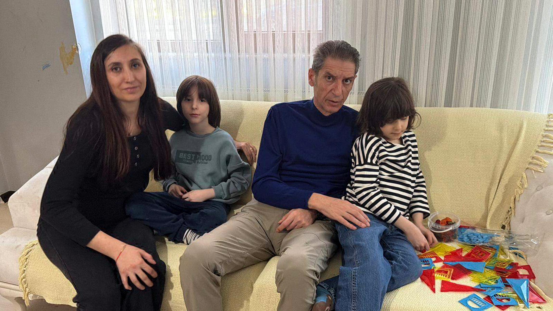 DMD'li Gökalp'in Annesinden Yardım Çağrısı: 'İkizinden Elleri Ayrılmasın'
