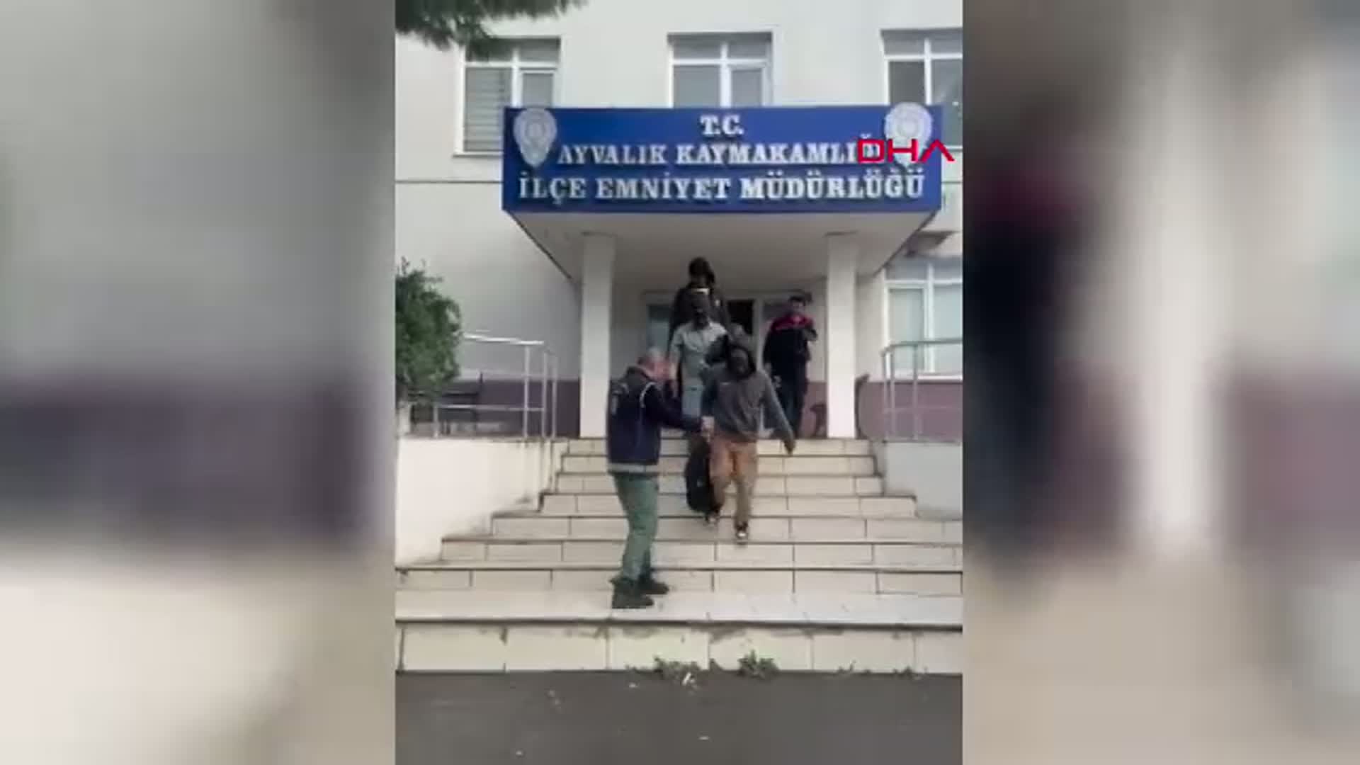 Balıkesir'de 37 Kaçak Göçmen ve 6 Organizatör Tutuklandı