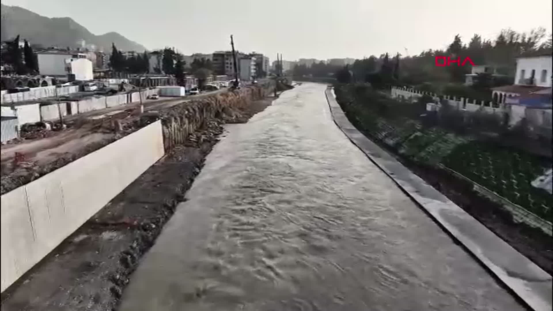 Asi Nehri'nde Çevre Düzenleme Çalışmaları Devam Ediyor
