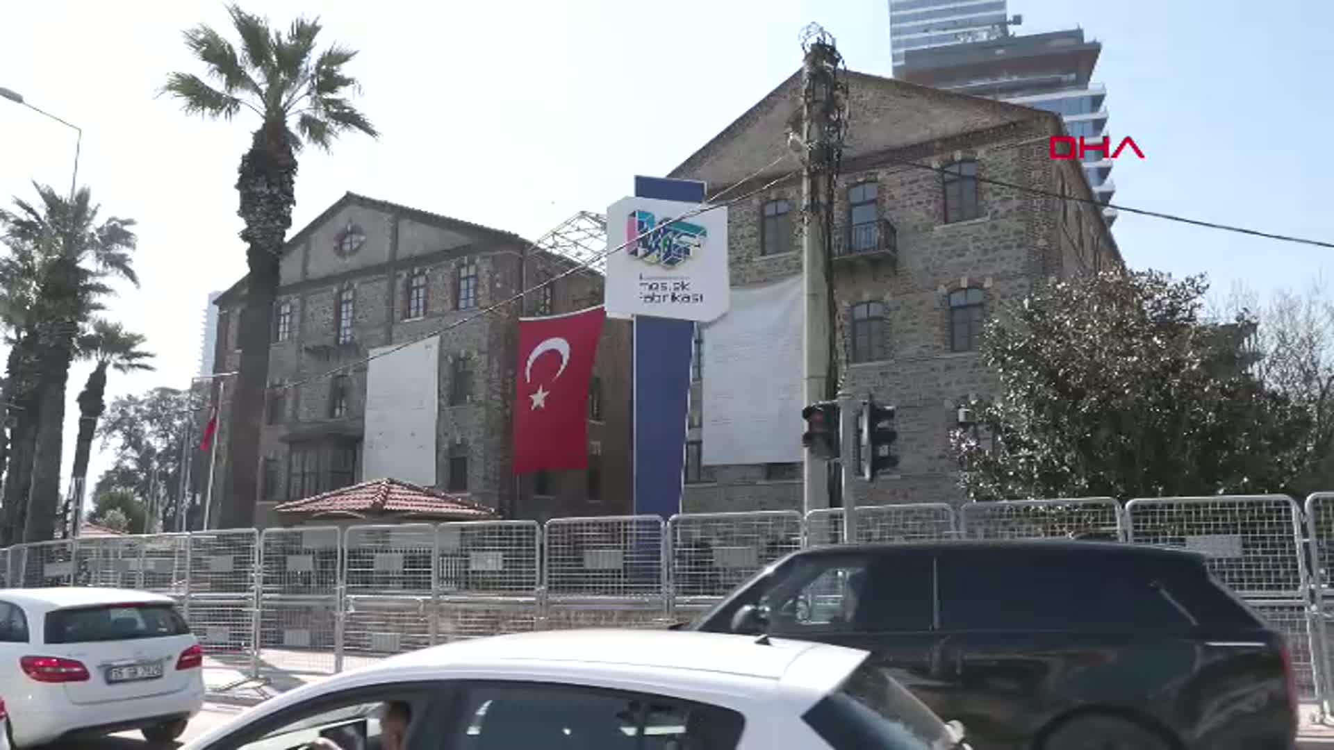 İzmir'de Eski DGM Binasında Tahliye Süreci Başladı