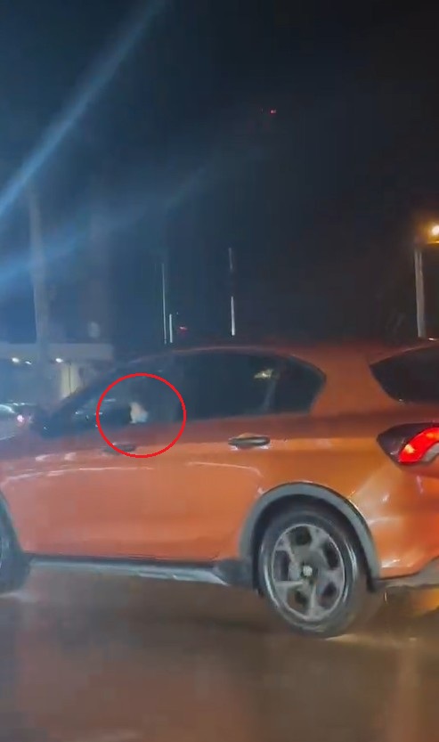 Bursa'da Kucağındaki Çocukla Trafikte Seyreden Sürücü Görüntülendi