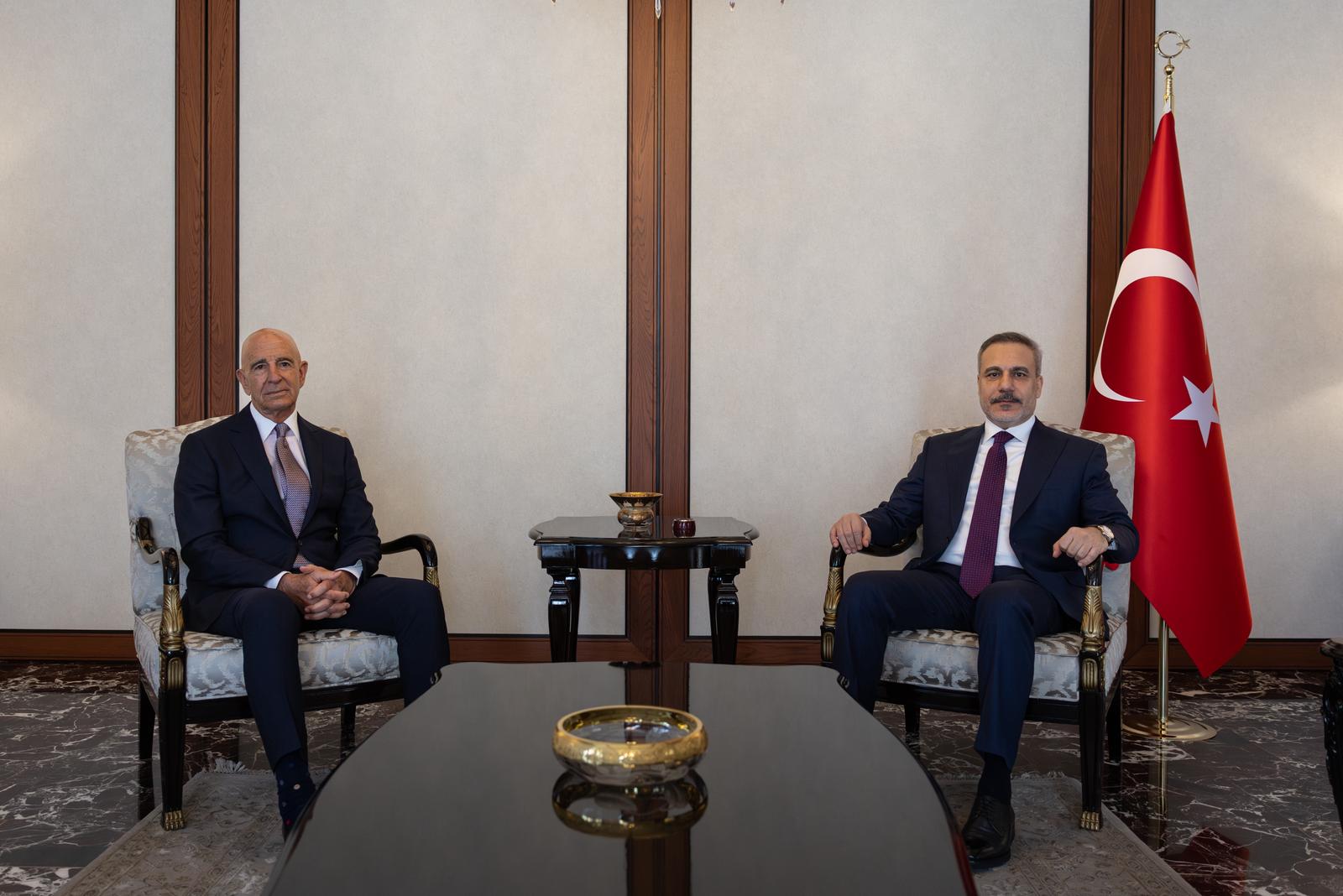 Bakan Hakan Fidan, ABD Büyükelçisi Tom Barrack ile Görüştü