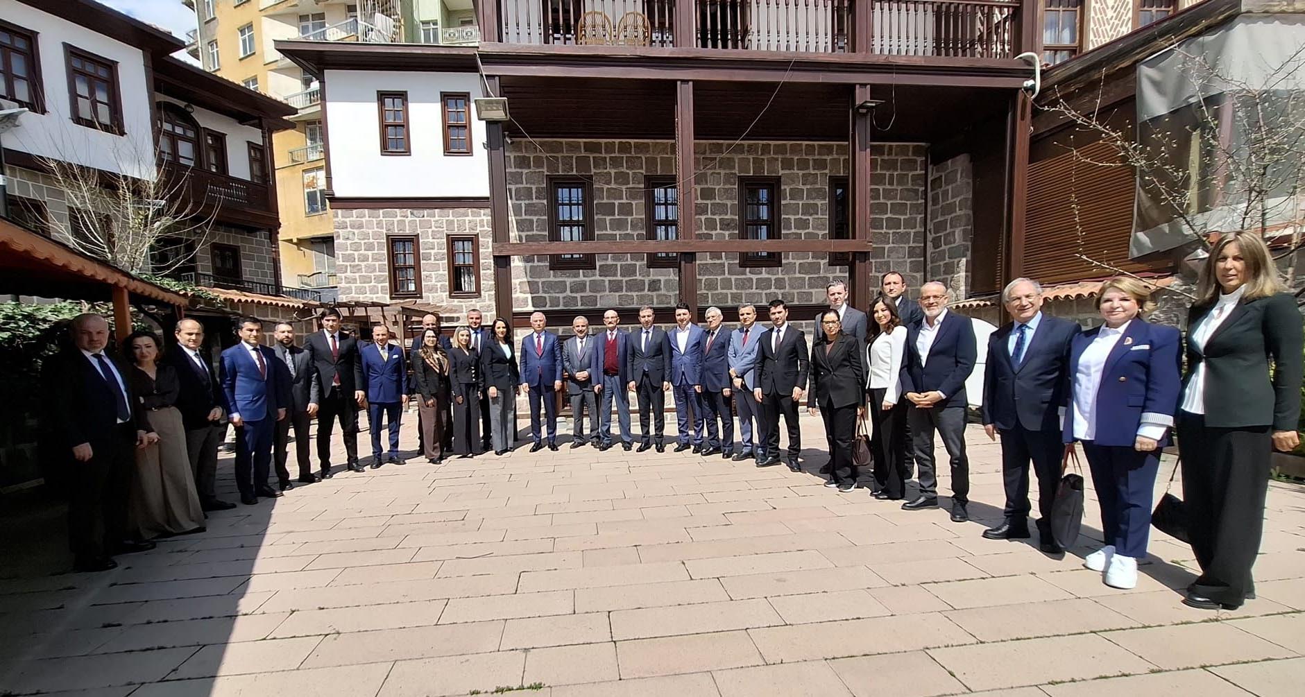 Efkan Ala: Seçim Yok, AK Parti Yoluna Devam Ediyor