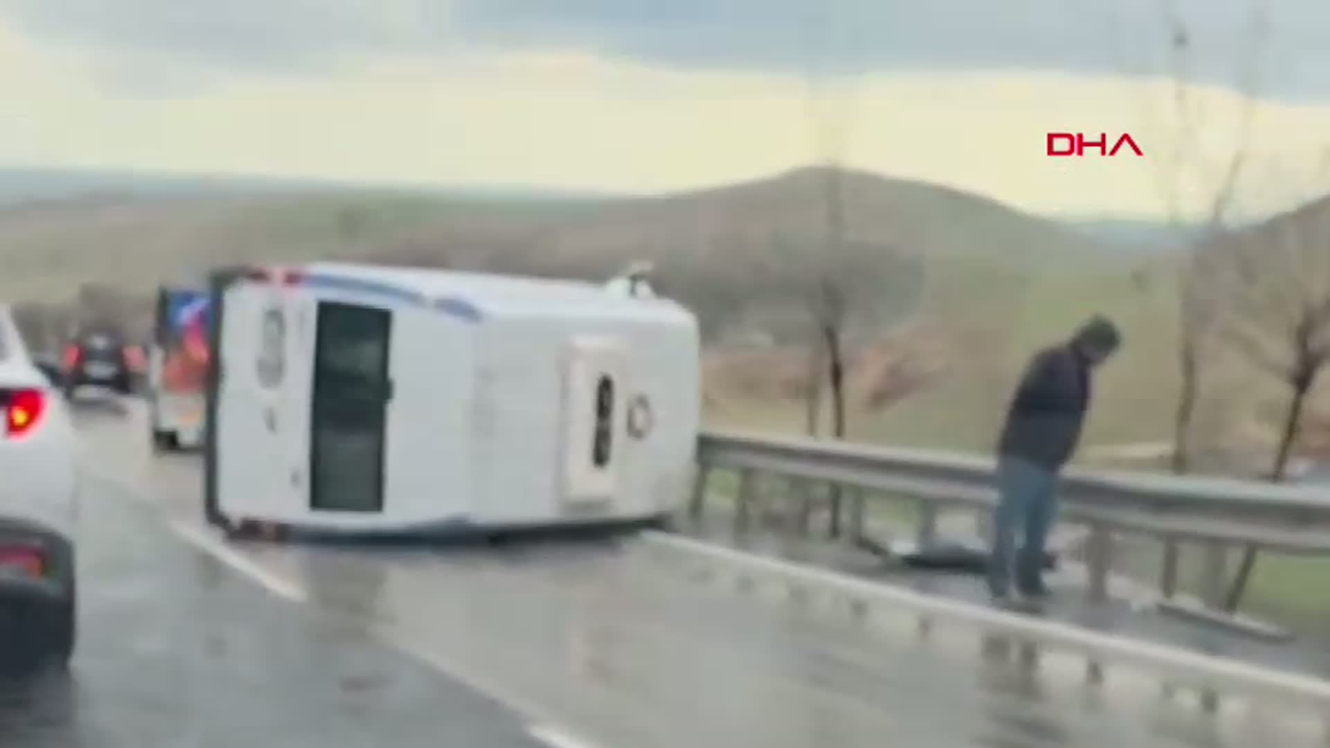 Mardin'de Minibüs Kazası: Sürücü Yaralandı