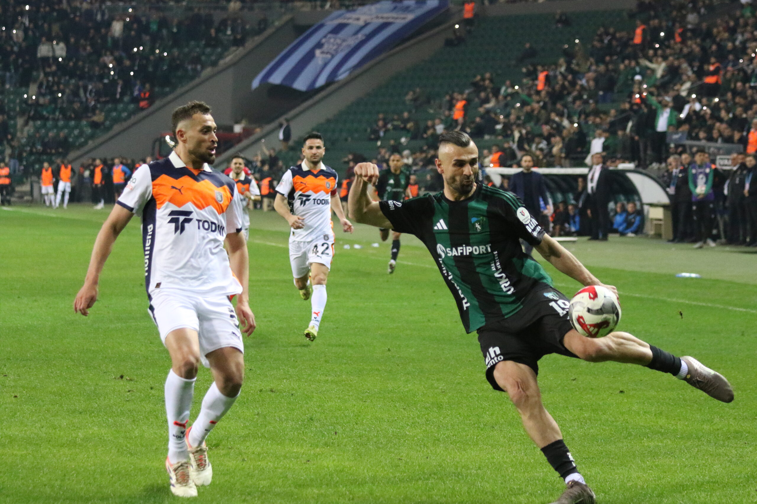 Kocaelispor ve RAMS Başakşehir FK Beraberlikte Puanları Paylaştı