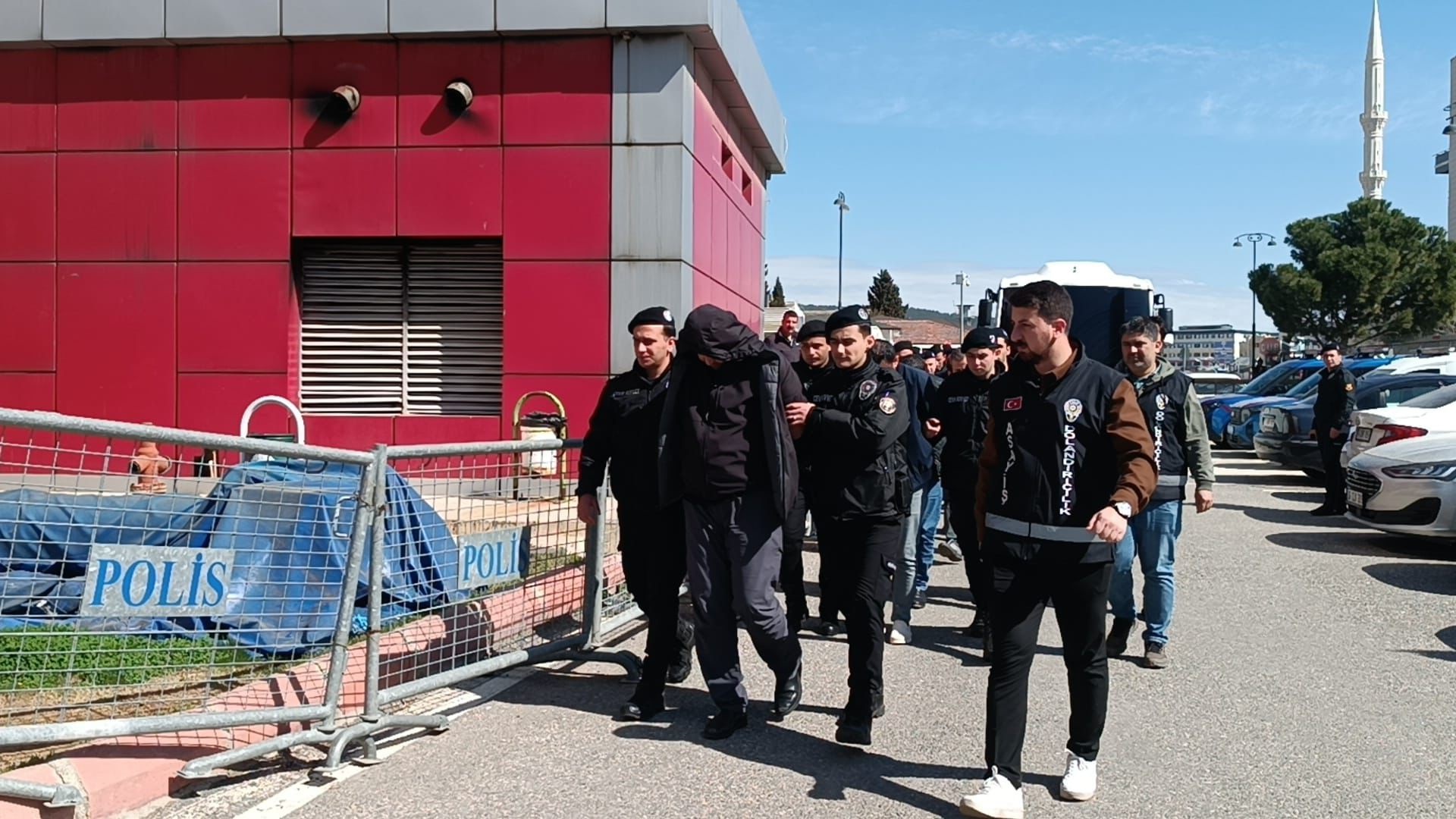 Akademisyenlerin Sahte Evrakla Büyükan Dolandırıcılığı: 521 Milyon TL İle 12 Gözaltı