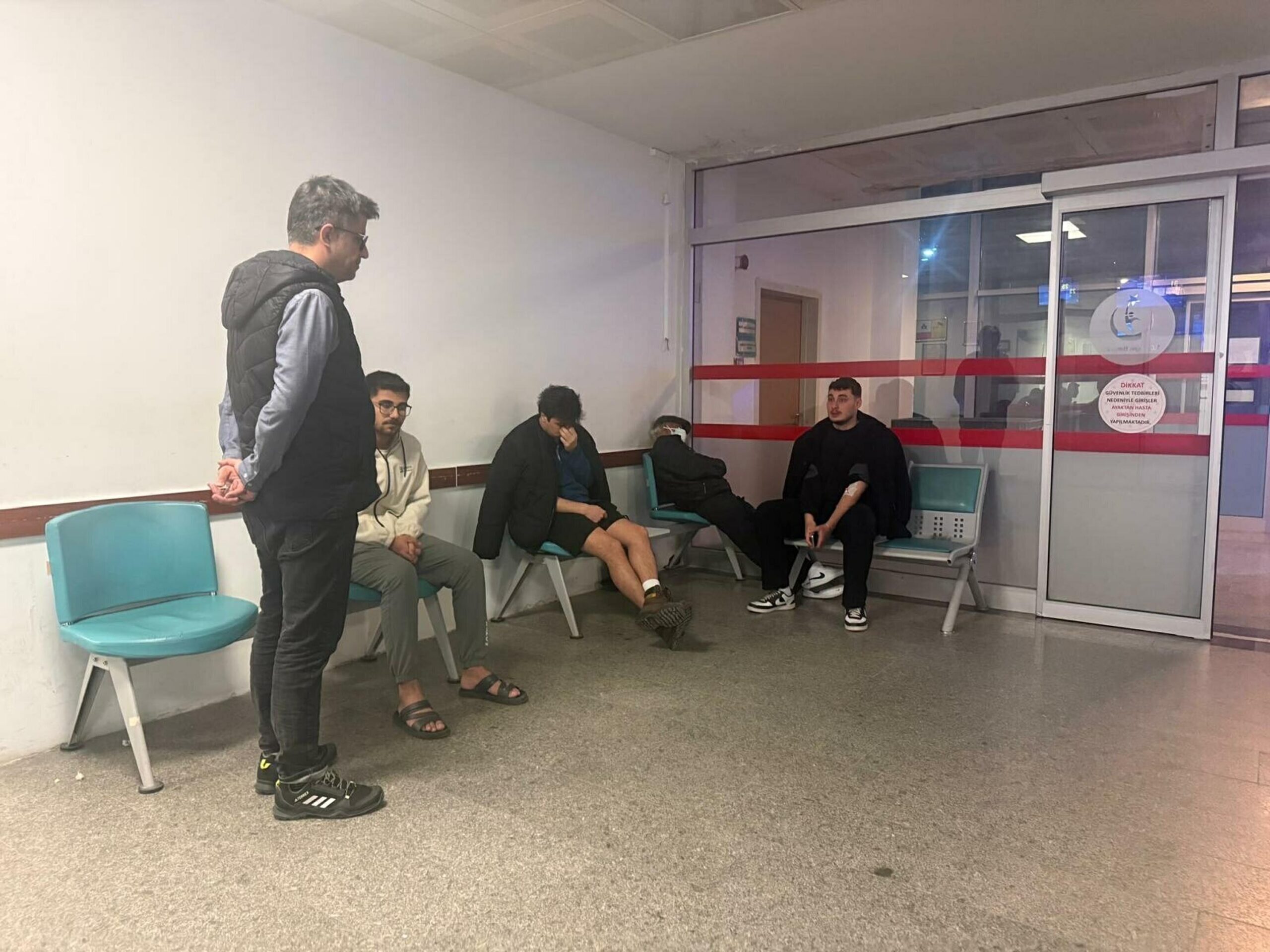 Çanakkale'de 73 Öğrenci Mide Bulantısı ve Kusma Şikayetiyle Hastaneye Kaldırıldı