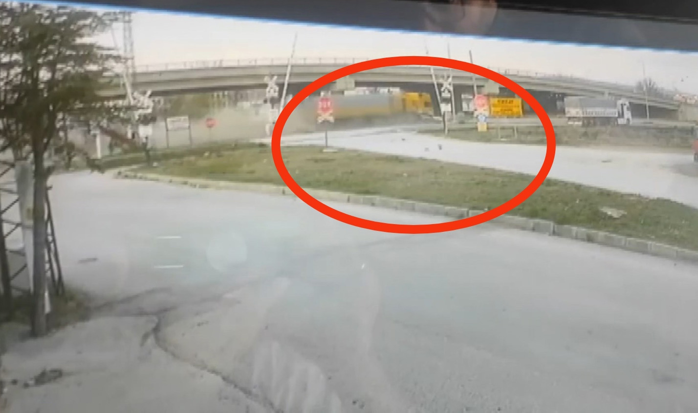 Ilgın'da TIR'ın Çarptığı Otomobilin Sürücüsü Hayatını Kaybetti