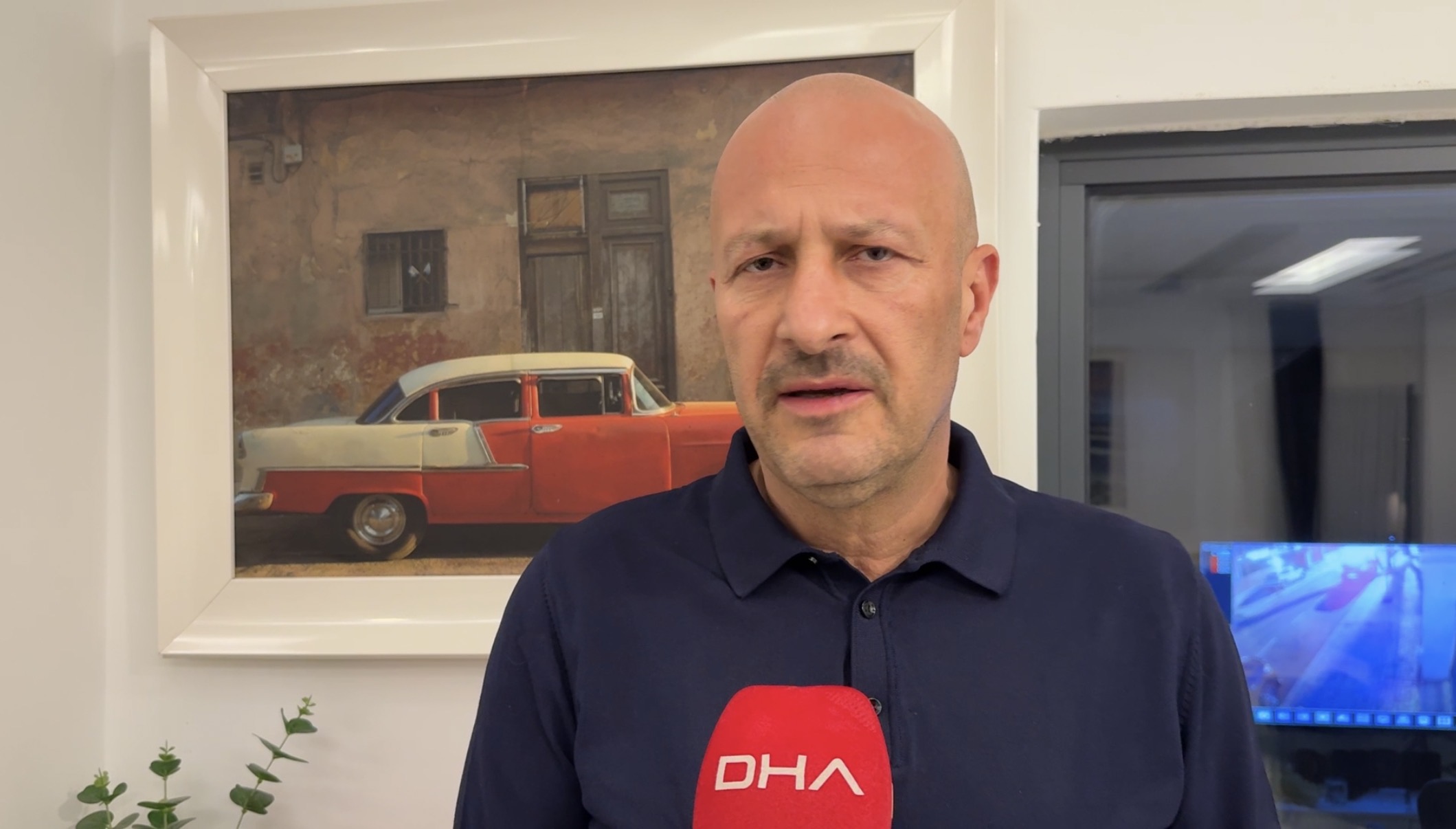 Beşiktaş'ta Kundaklama ve Silahlı Saldırı: 14 Araç Yanarak Zarar Gördü