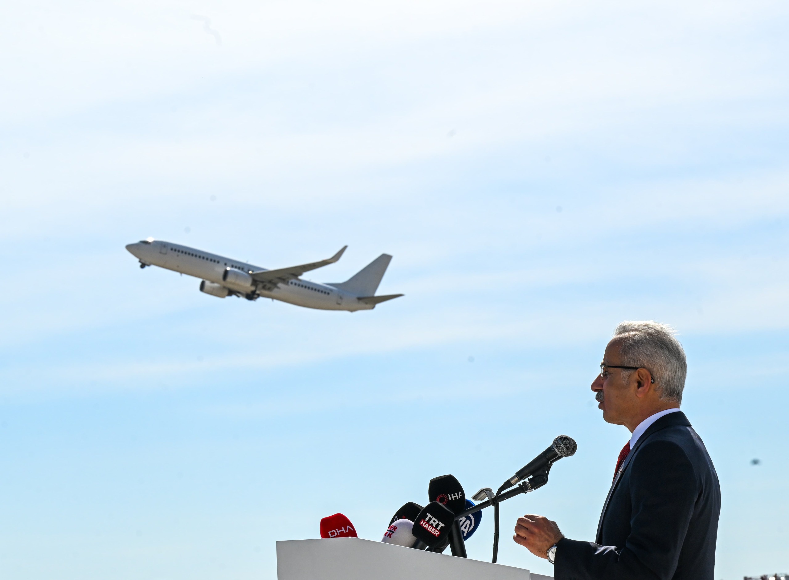 Bakan Uraloğlu: İlk Çeyrekte 49 Milyon Yolcu Hava Yolu ile Seyahat Etti