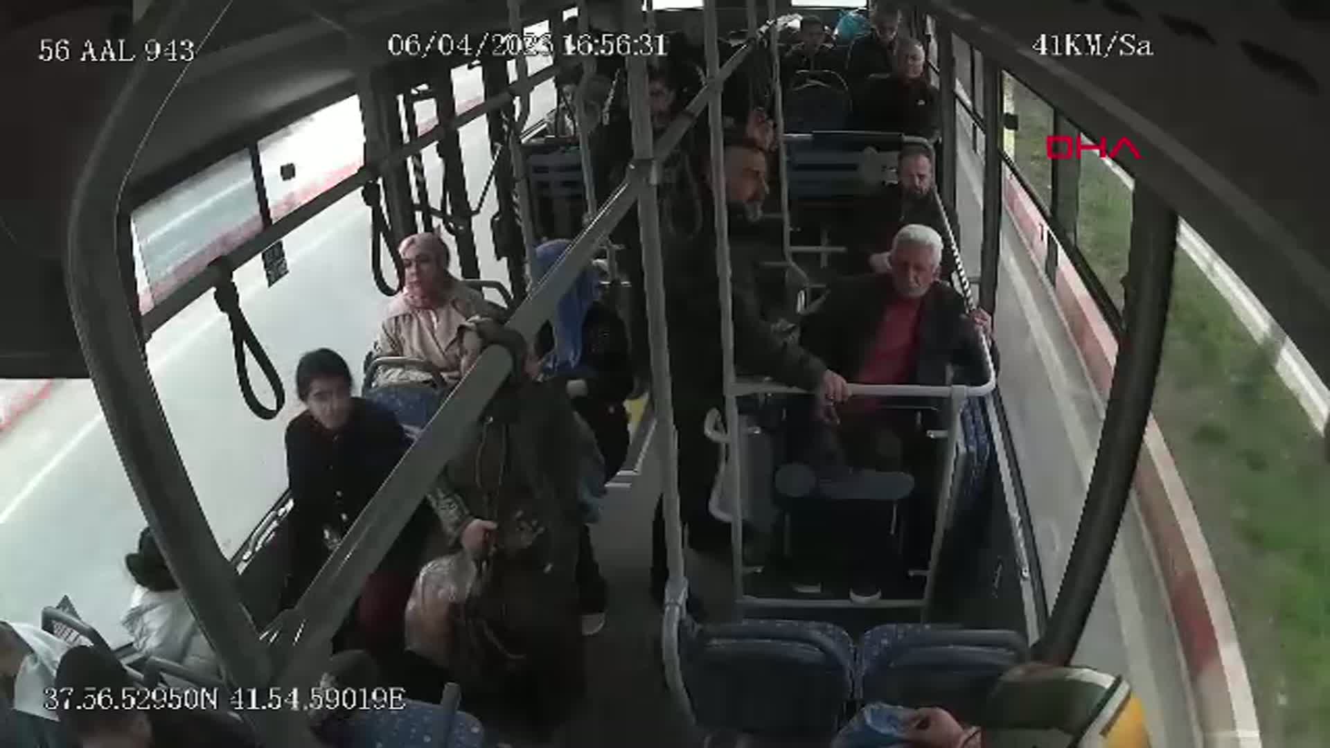 Siirt'te Belediye Şoföründen Örnek Davranış: Fenalaşan Yolcuyu Hastaneye Yetiştirdi