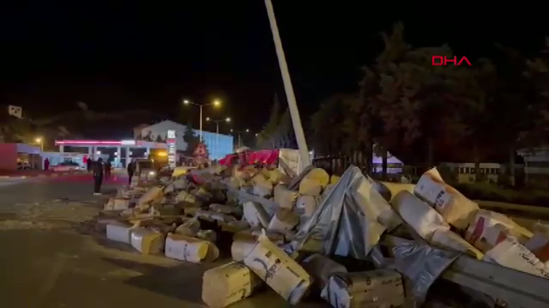 Isparta'da Devrilen TIR Kazasında Sürücü Yaralandı