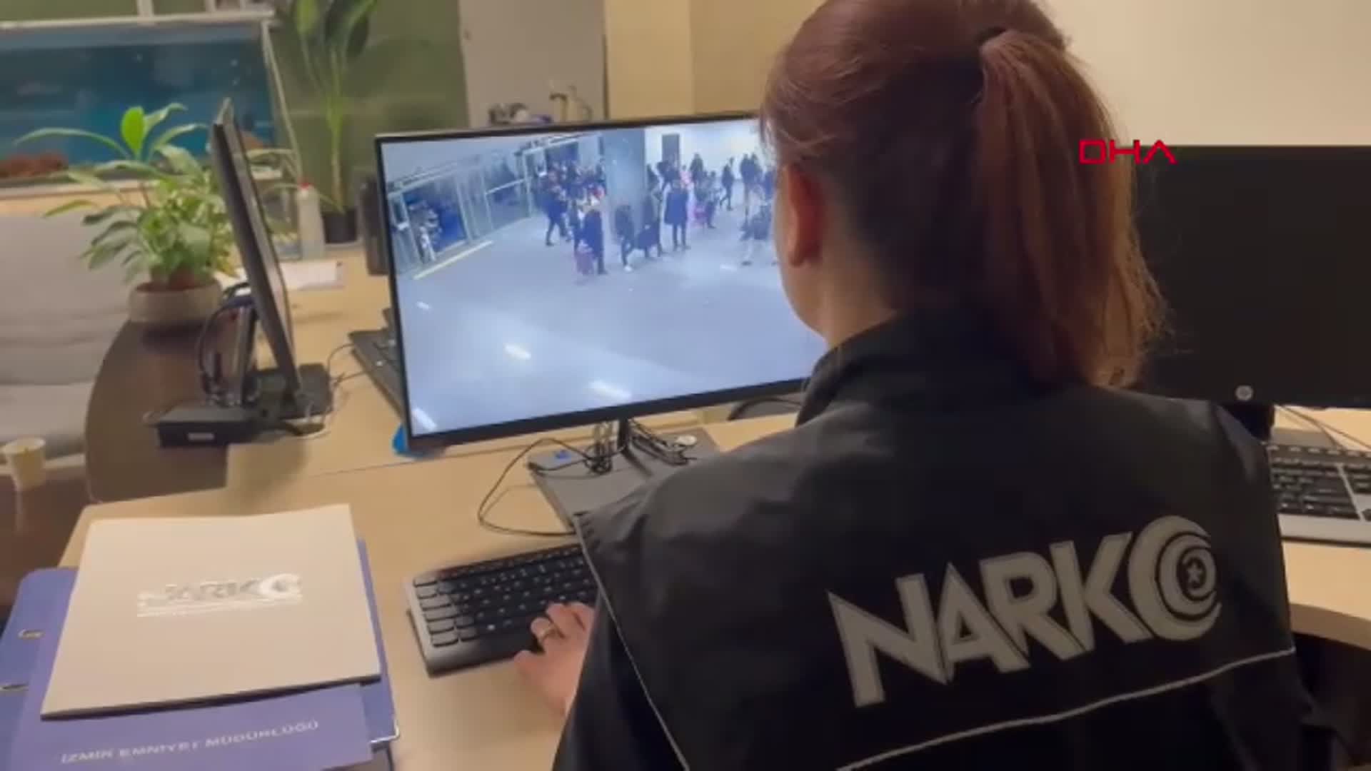 İzmir Havalimanı'nda Uyuşturucu Operasyonu: 127 Kapsül Eroin Ele Geçirildi