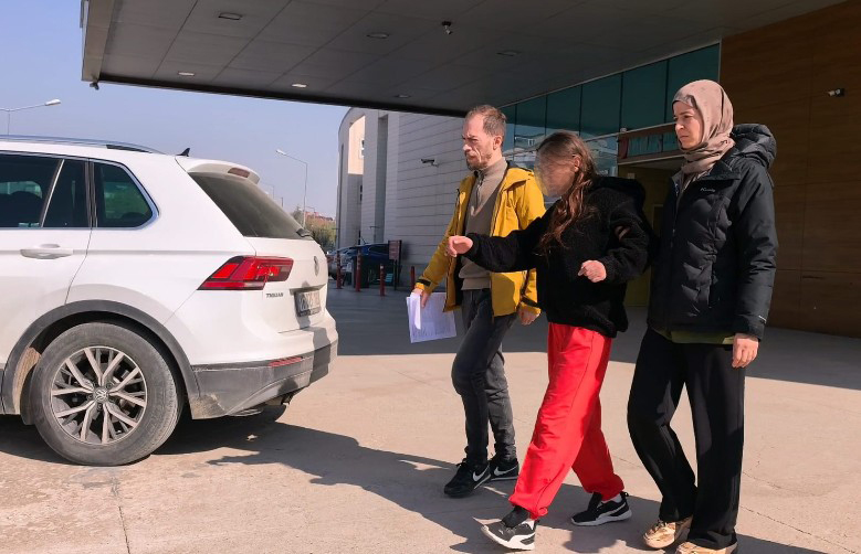 İnegöl'de Bıçaklı Kavga: İki Genç Kız Arasındaki Anlaşmazlık Adliyeye Taşındı