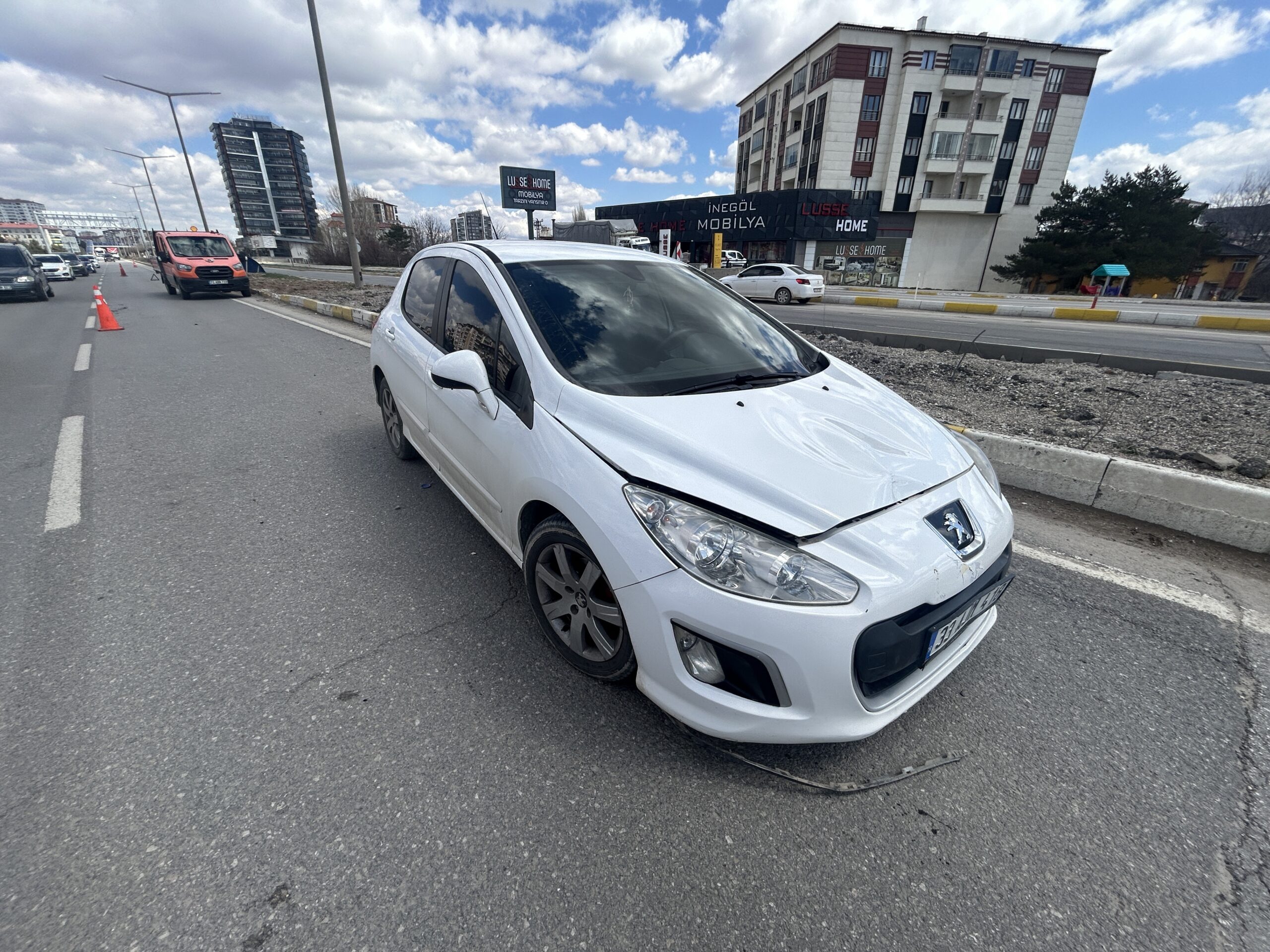 Sivas'ta Yolcu Çarpan Otomobil, 10 Yaşındaki Kızı Ağır Yaraladı