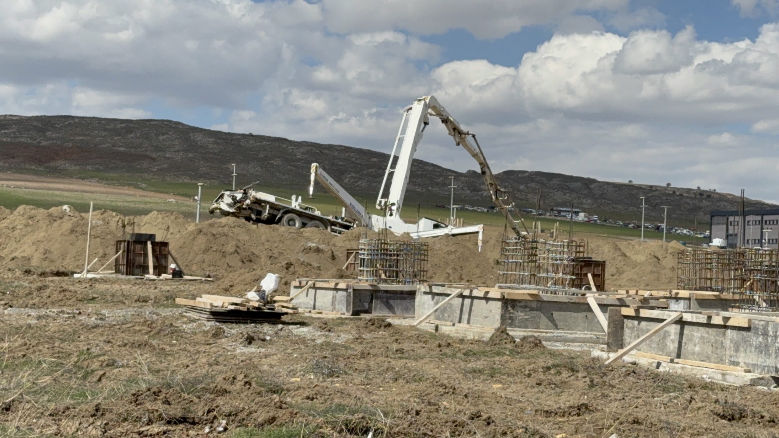 Sivas'ta Beton Kalıbına Düşen İnşaat İşçisi Hayatını Kaybetti