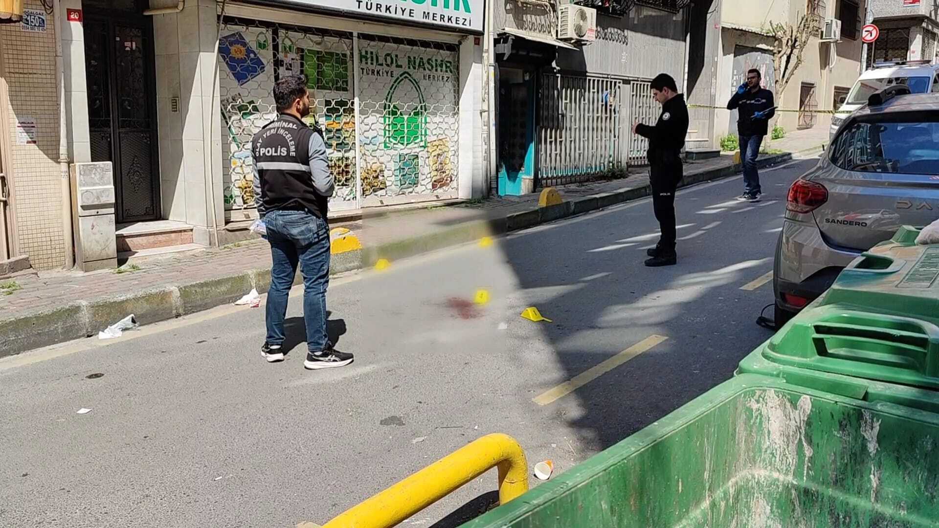 Fatih'te Boşanma Aşamasındaki Çiftin Yakınları Arasında Silahlı Kavga: 2 Yaralı