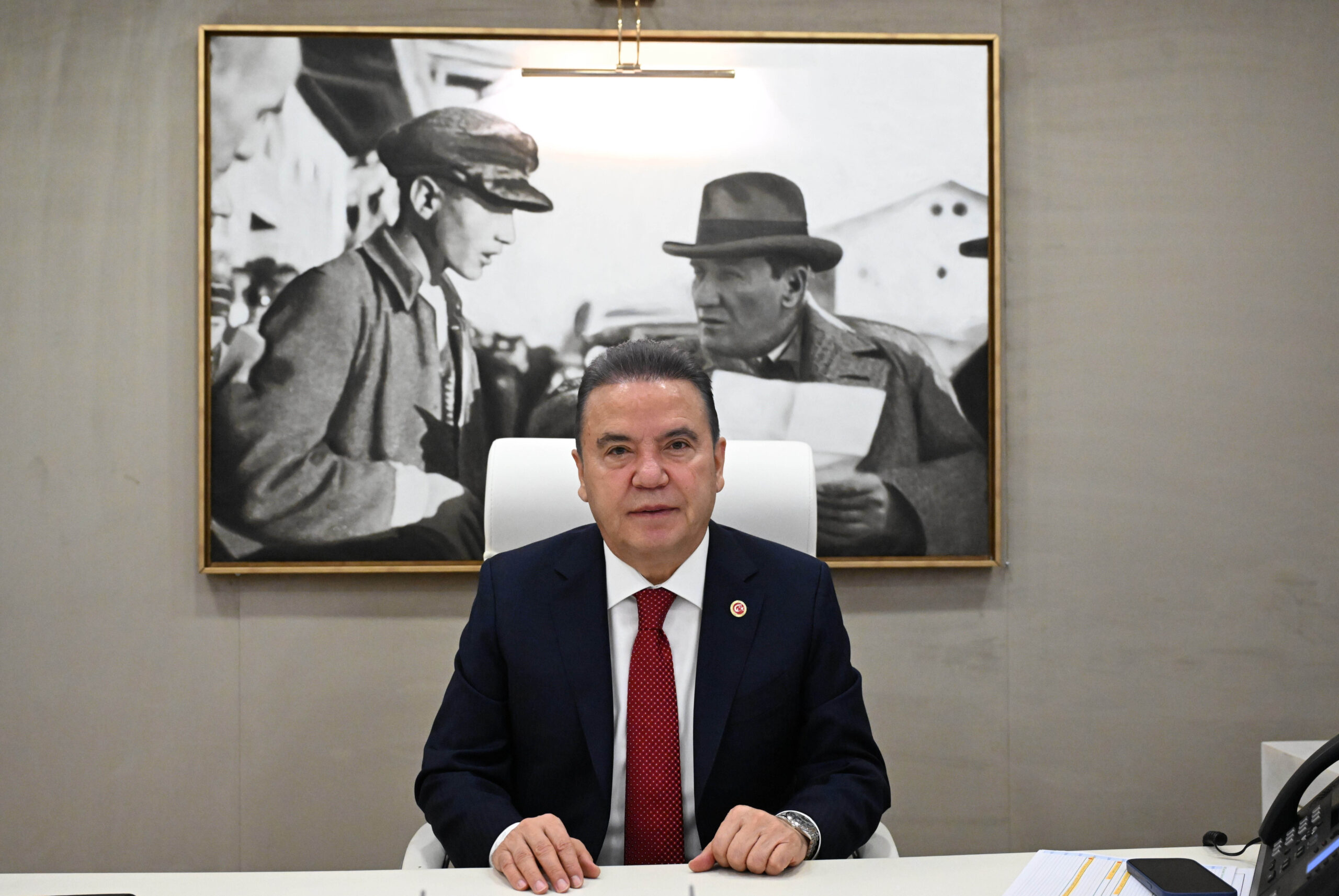 Antalya'da Zimmet İddiası: Belediye Başkanı Muhittin Böcek Hakkında Tutuklama Kararı