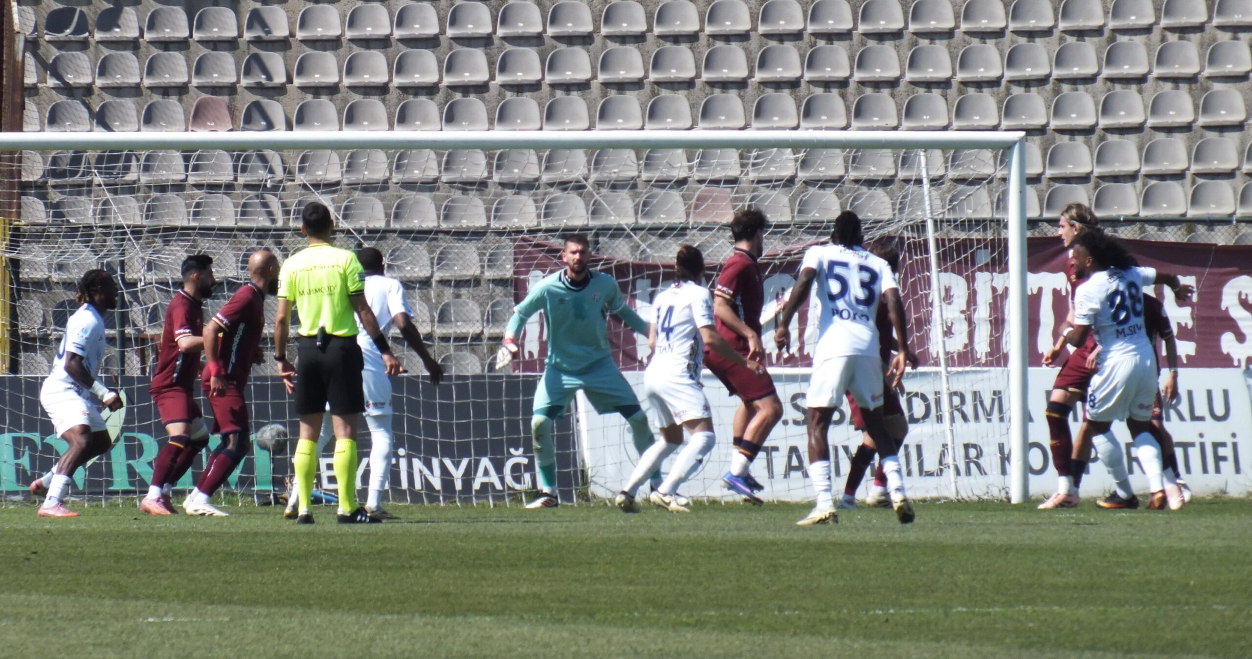 Bandırmaspor ve Sarıyer Golsüz Beraberlikte Yüz Yüze Geldi
