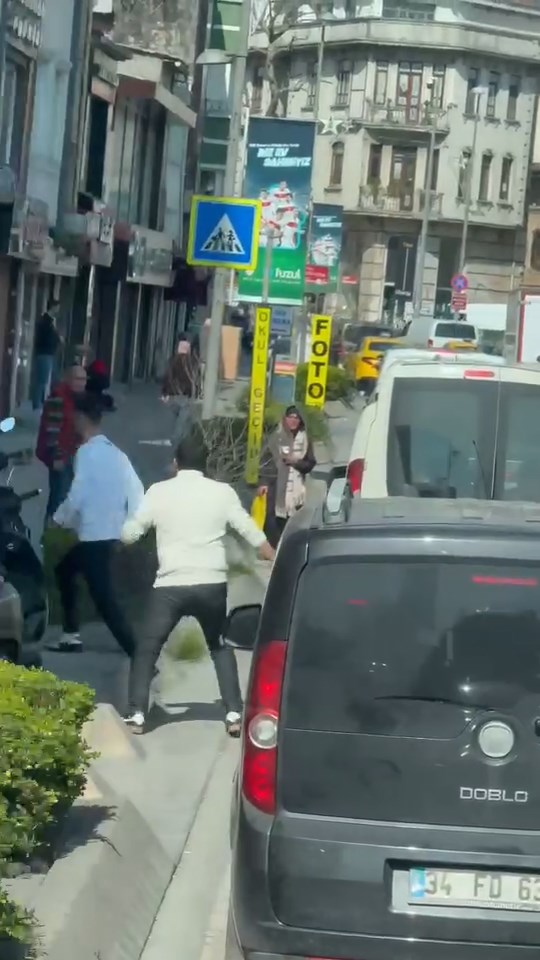 Beyoğlu'nda Tartışma Bıçaklı Saldırıya Dönüştü