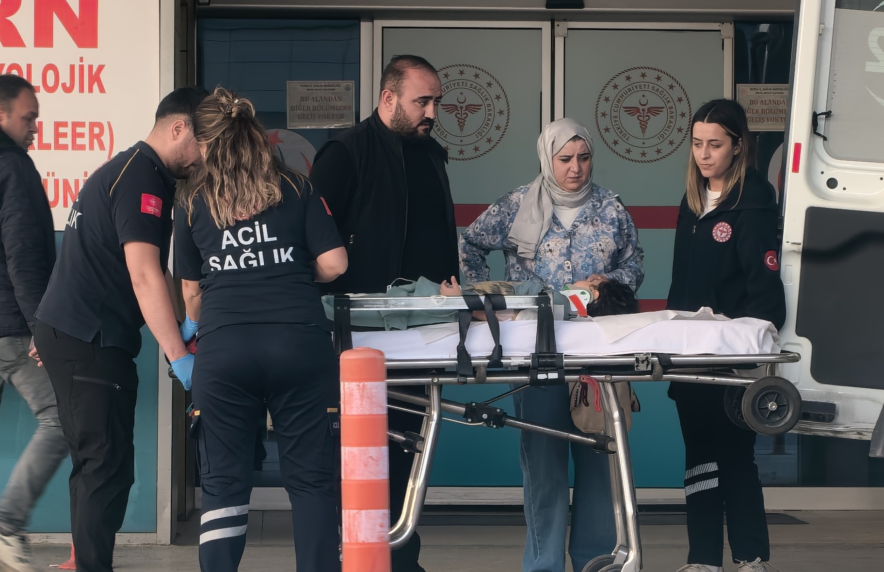 İnegöl'de Balkon Kazası: 3 Yaşındaki Çocuk Ağır Yaralandı