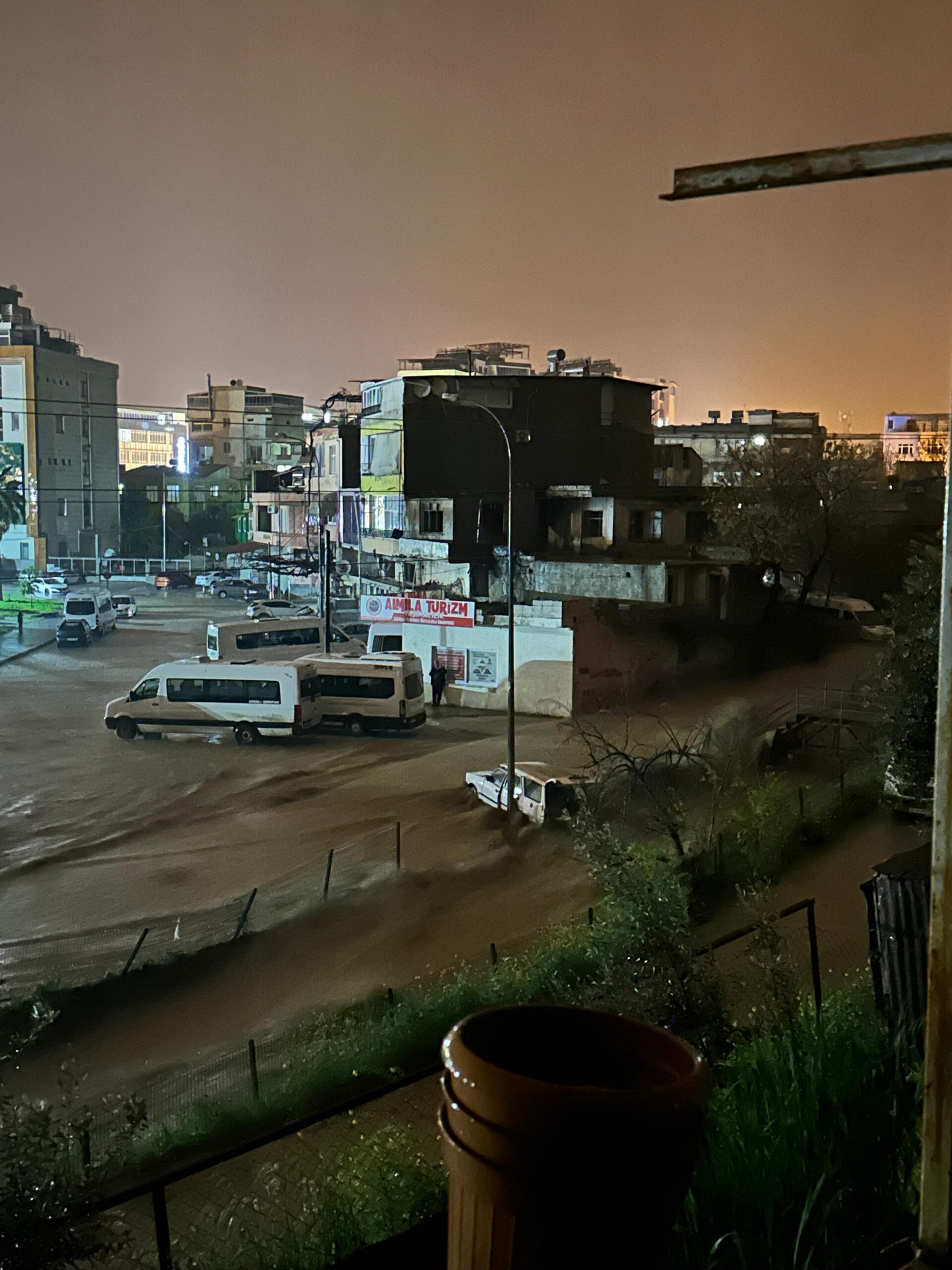 Osmaniye'de Sağanak Yağış; Savrun Çayı ve Bülbül Deresi Taşarak Zarar Verdi