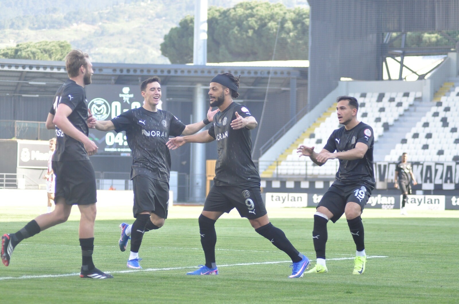 Manisa FK, Taraftarlarının Gönlünü Kazandı
