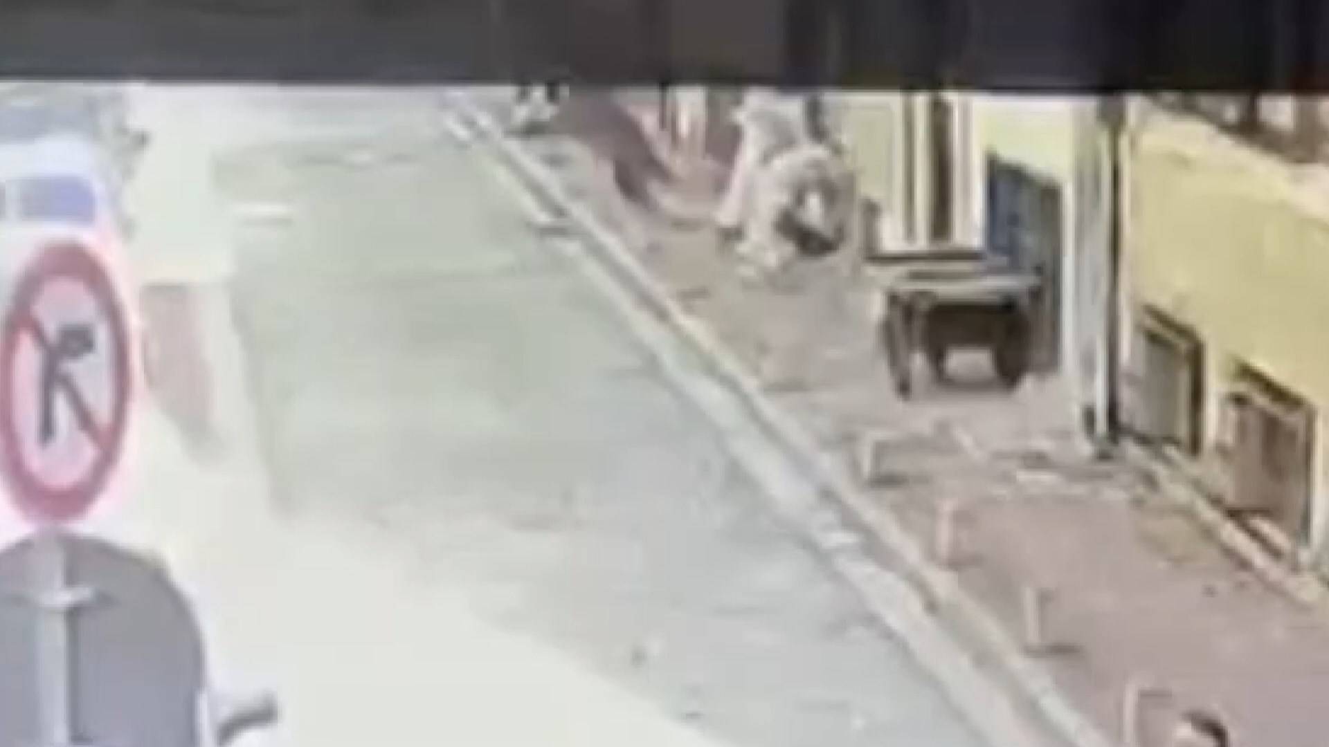 Fatih'te Yangın Faciası: 3. Kattan Atlayan Genç Ağır Yaralandı