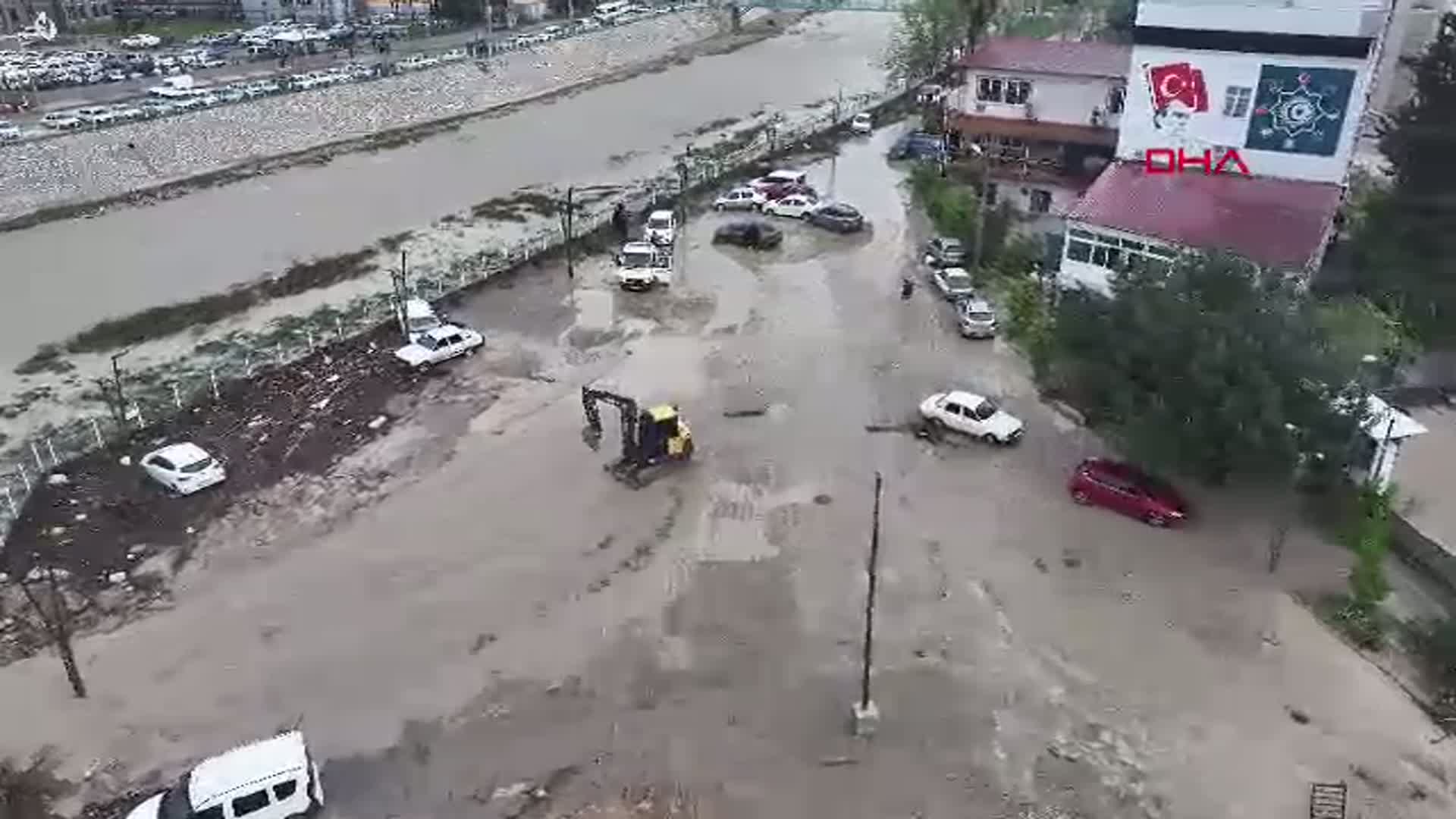 Kadirli'de Sel Felaketi: 2 Ölü, Yüzlerce Araç Su Altında