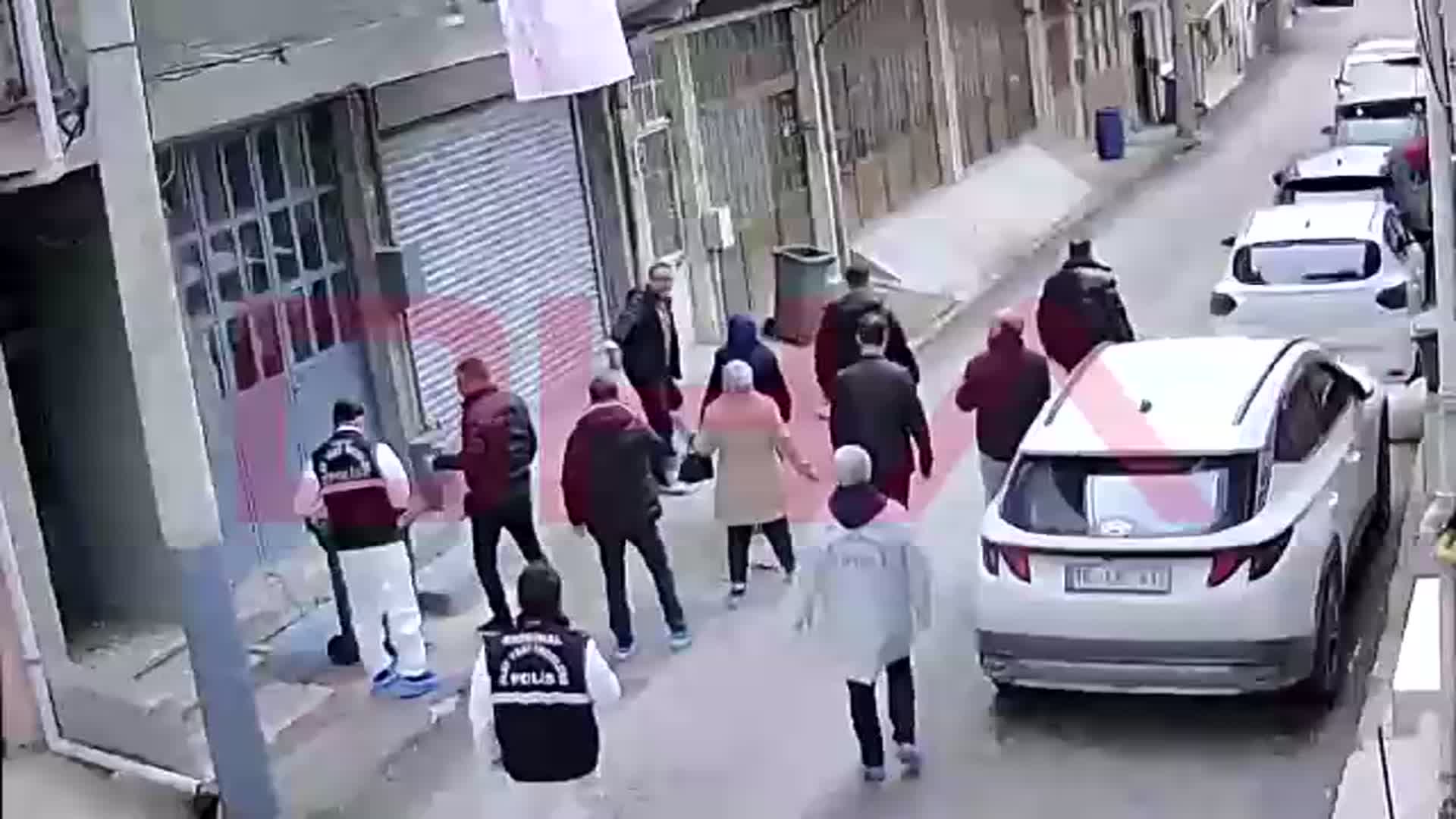 Bursa'da Şok Edici Cinayet: Eşinin Ceset Parçalarını Attığı Çöp Kutularını Gözler Önüne Serdi
