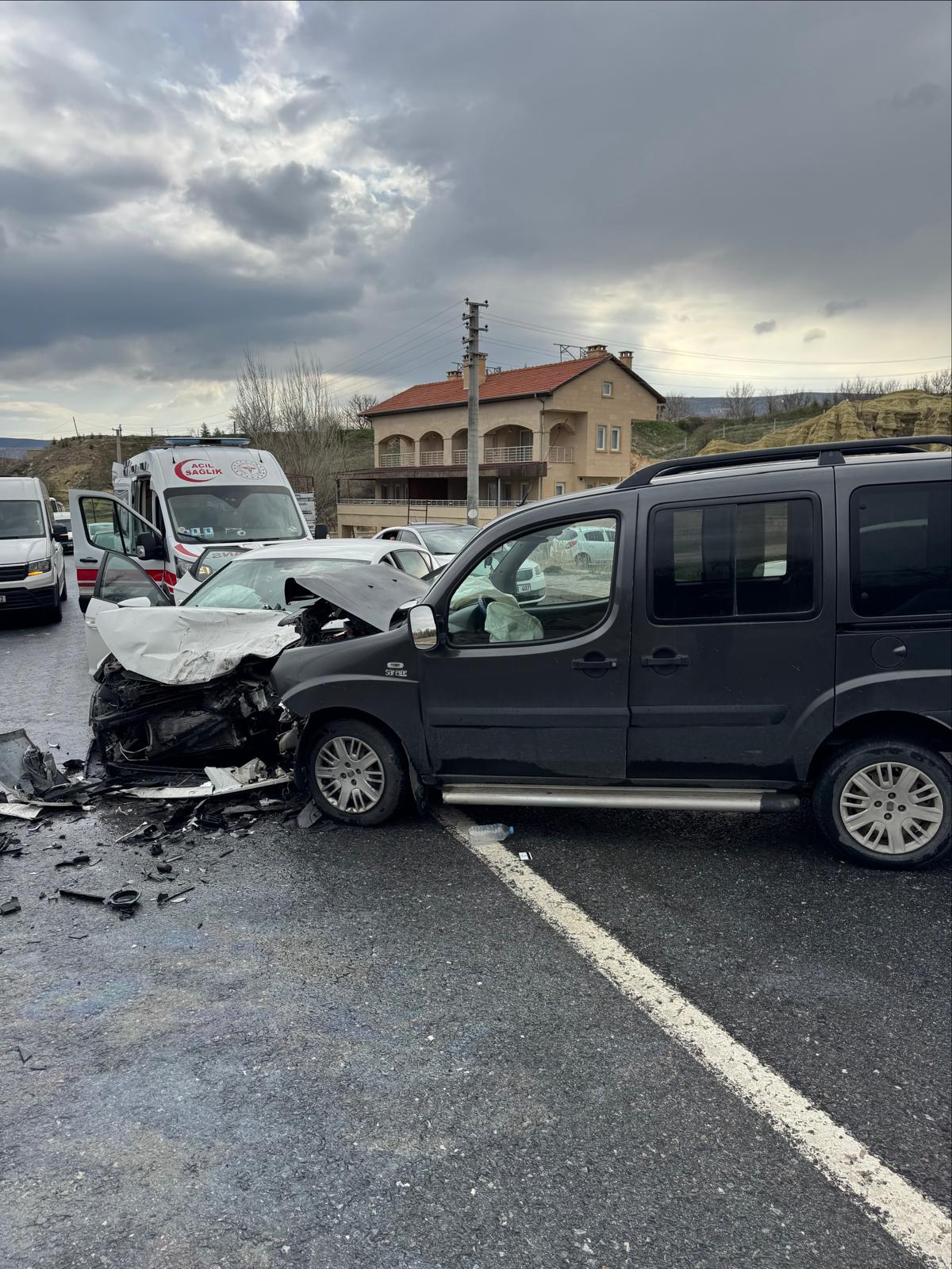 Nevşehir'de Trafik Kazası: 5 Kişi Yaralandı
