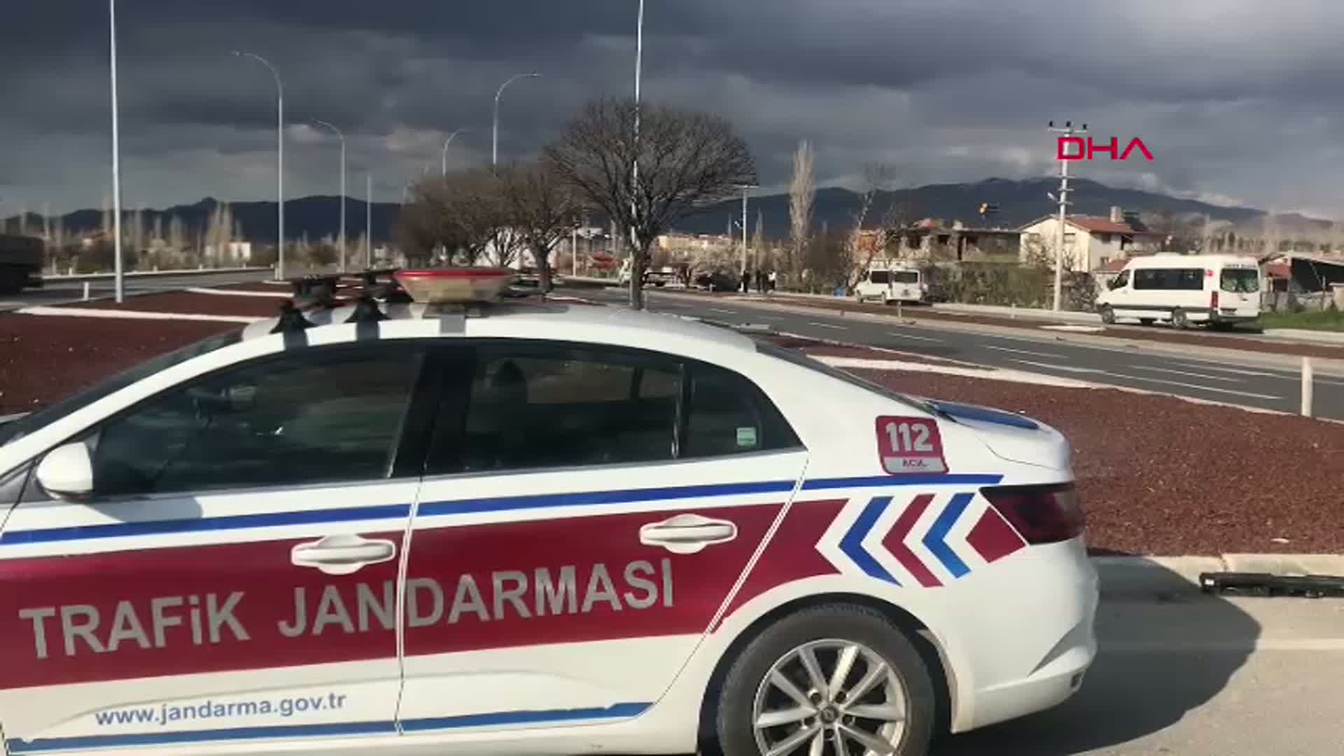 Afyonkarahisar'da Kavşakta Feci Kaza: 1 Yaralı