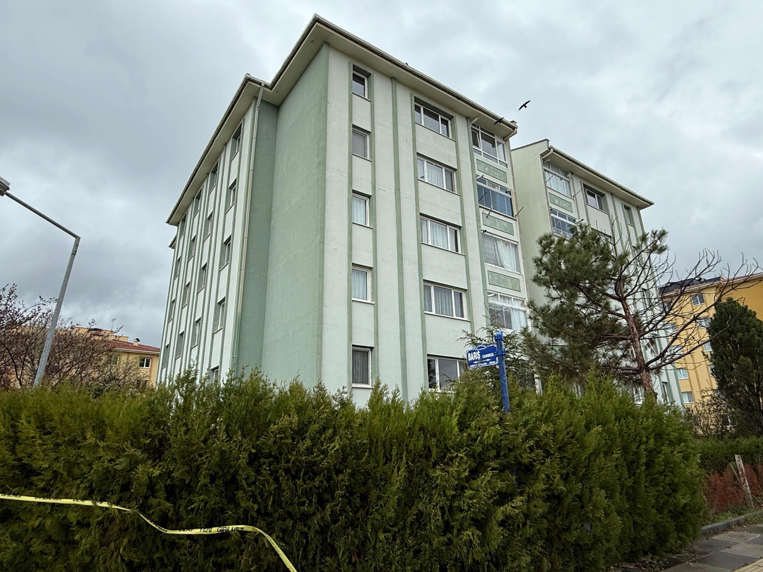 Çifte Cinayet: Emekli Uzman Çavuşun Eşi ve Kızı Toprağa Verildi