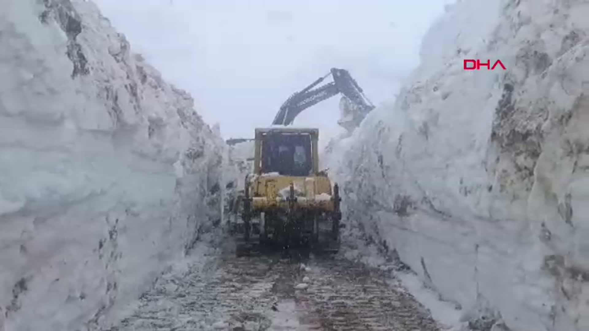 Hakkari'de 6 Metrelik Karla Mücadele Başarıyla Sonuçlandı