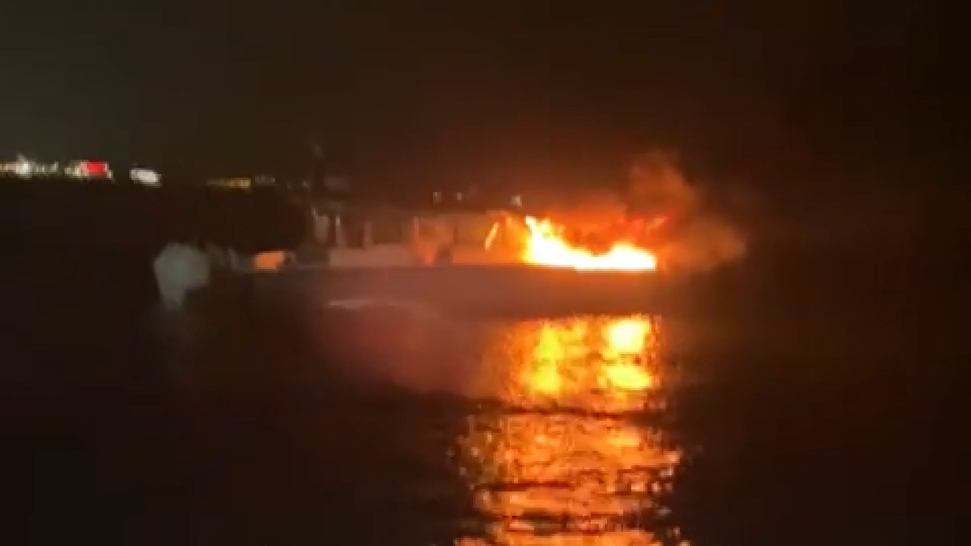 Kadıköy'deki Yangın Anlarına Dair Şok Görüntüler Ortaya Çıktı