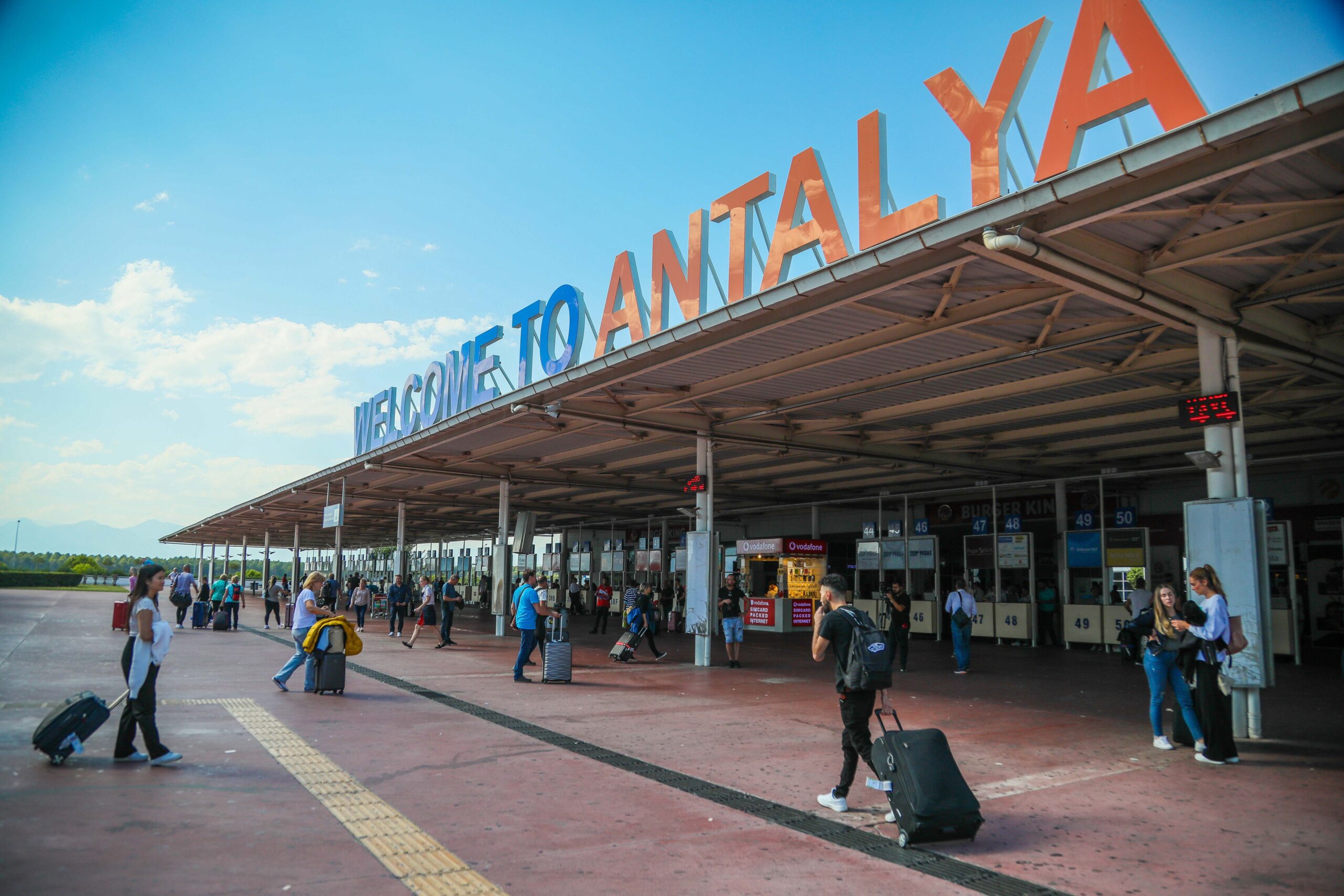 Antalya Havalimanı'nda Yolcu Trafiği 3 Milyonu Geçti