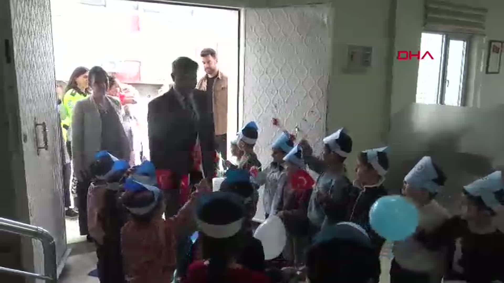 Minik Öğrencilerle Kutlanan Polis Haftası