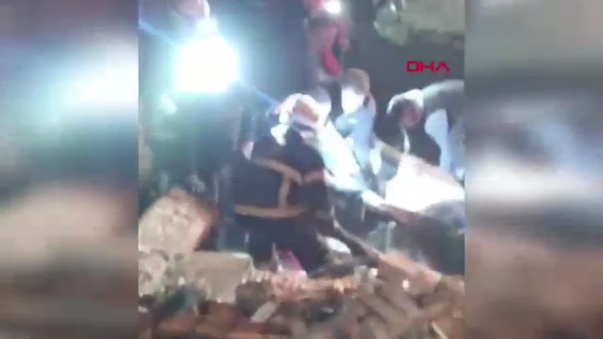 Kastamonu'da Fırtına Faciası: Ahır Çatısı Çöktü, 4 Büyükbaş Hayvan Hayatını Kaybetti