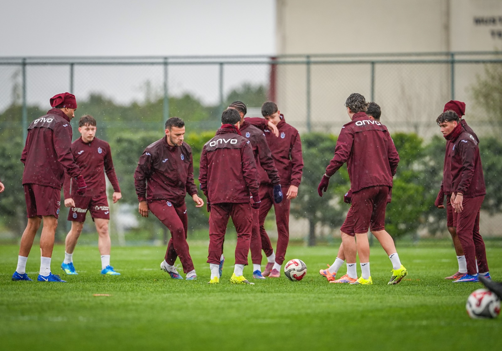 Trabzonspor, Corendon Alanyaspor Maçına Hazırlıklarını Sürüyor