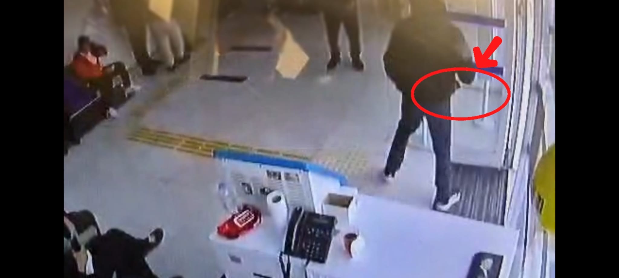 Mersin'de Satırla Soygun Girişimi