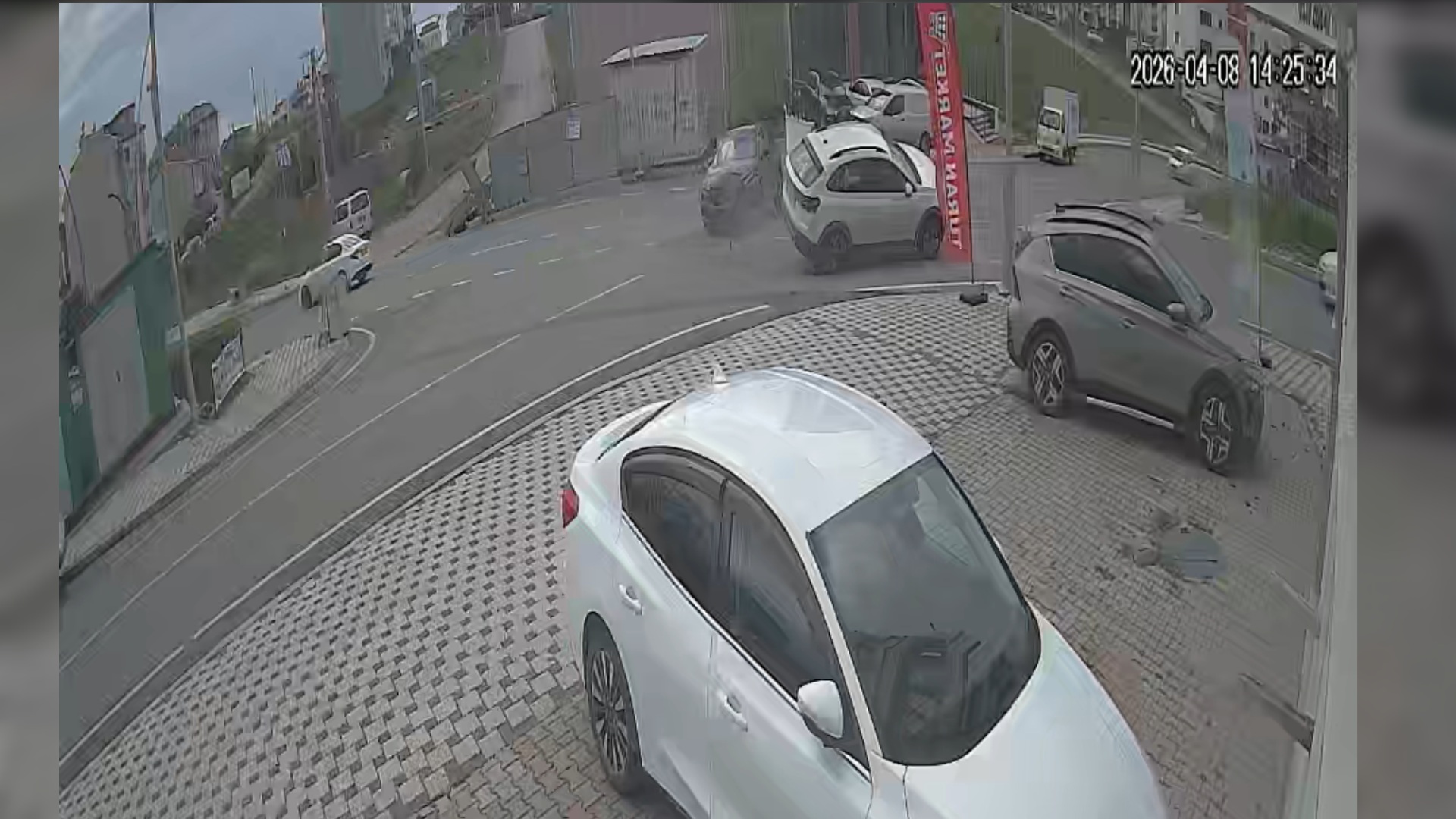 Çayırova'da İki Cipin Çarpıştığı Kaza: 7 Yaralı