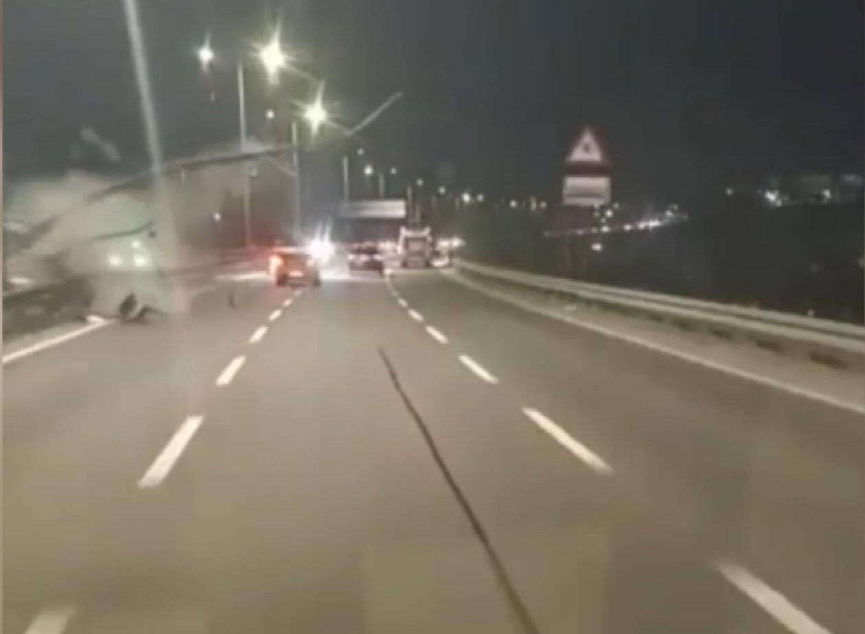 Kağıthane'de Trafik Kazası: 1 Yaralı, Anlar Kamerada