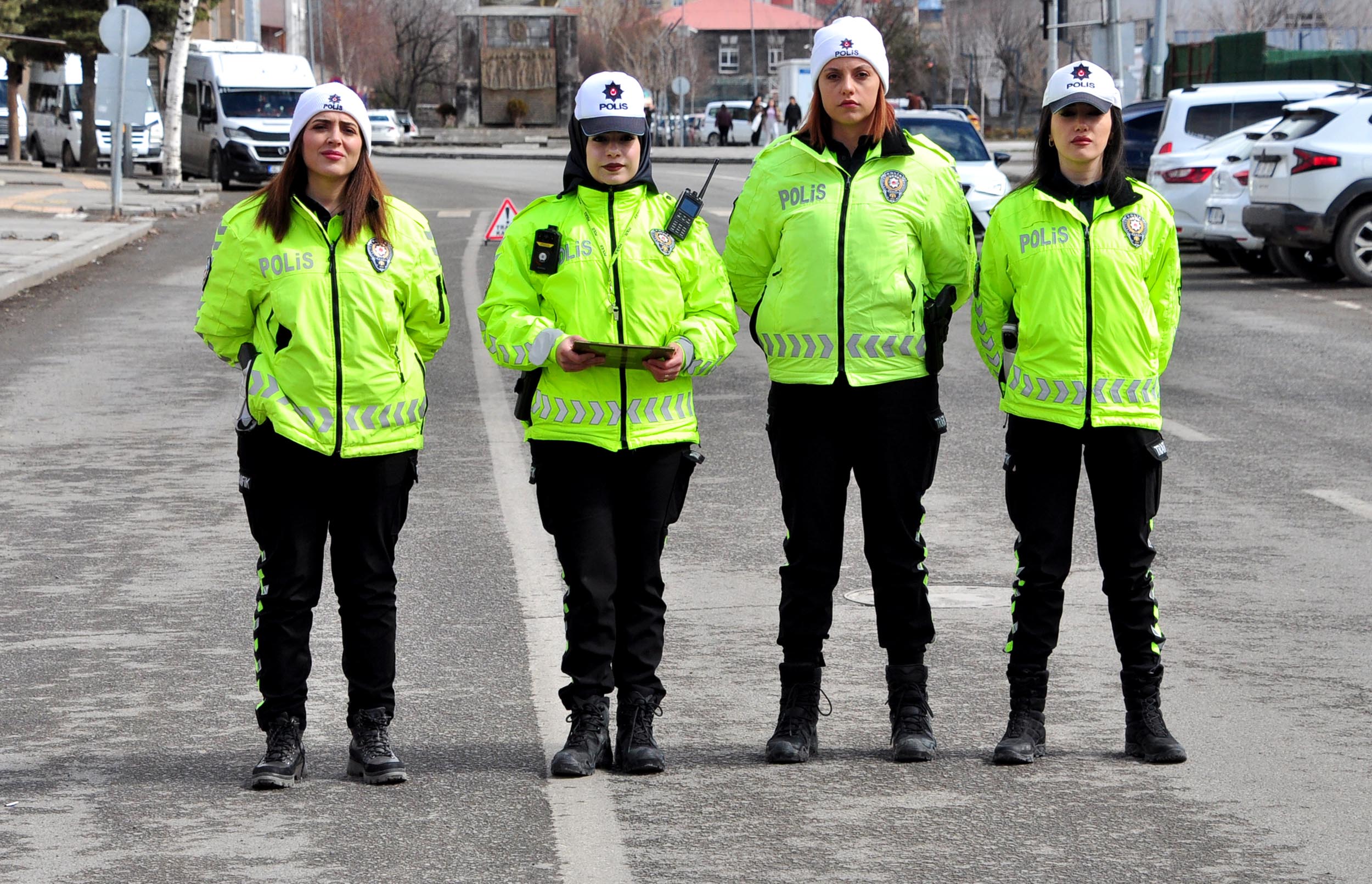 Kars Trafiği Kadın Polislere Emanet